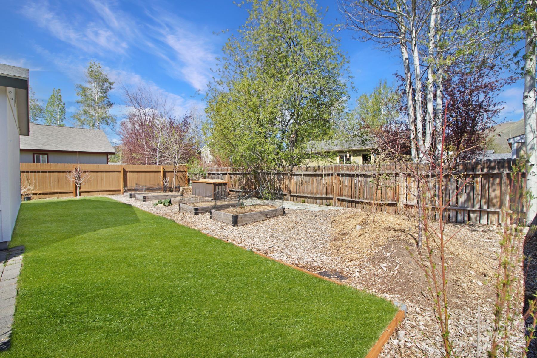 951 Forest Bend Dr Property Photo 14