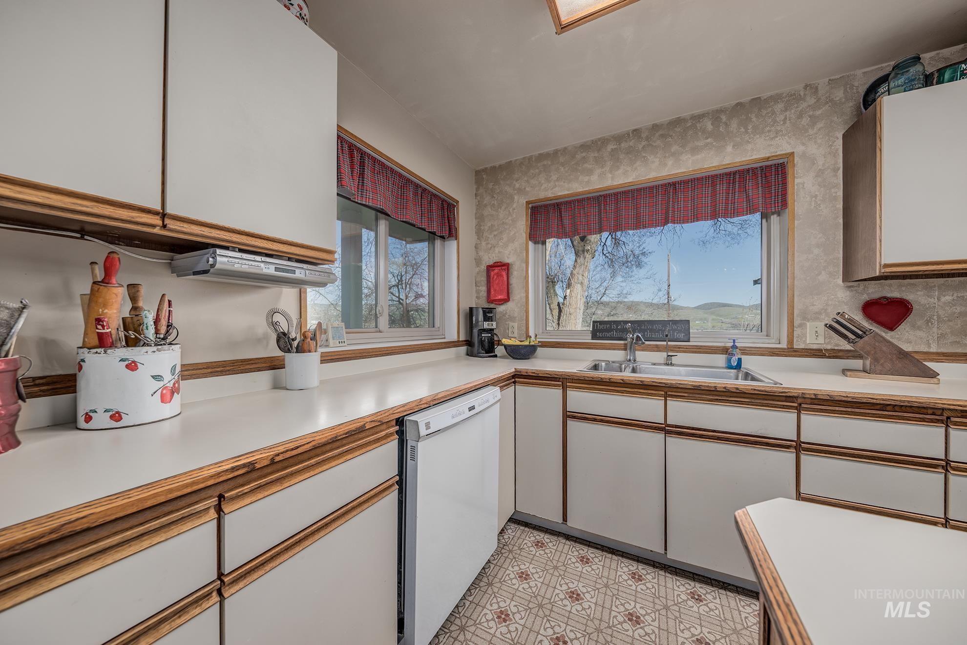 1365 Hwy 95 Property Photo 4