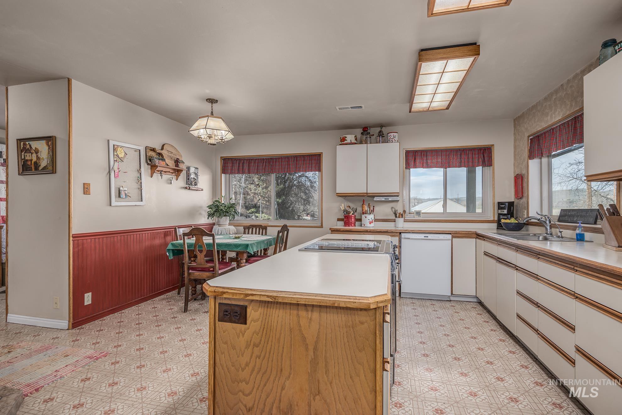 1365 Hwy 95 Property Photo 6