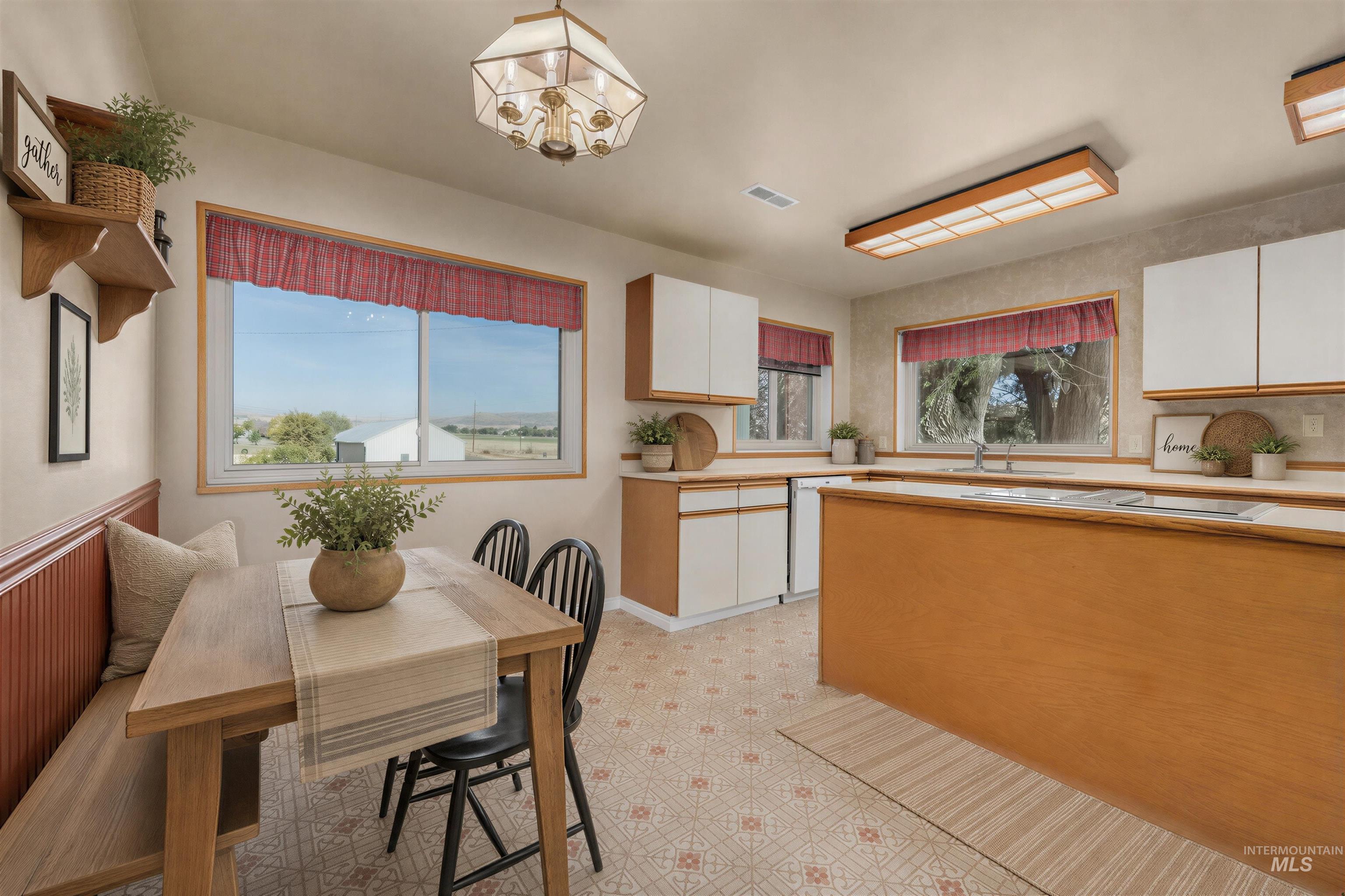 1365 Hwy 95 Property Photo 6