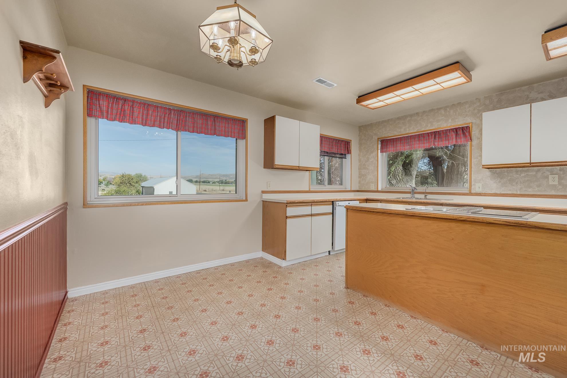 1365 Hwy 95 Property Photo 7