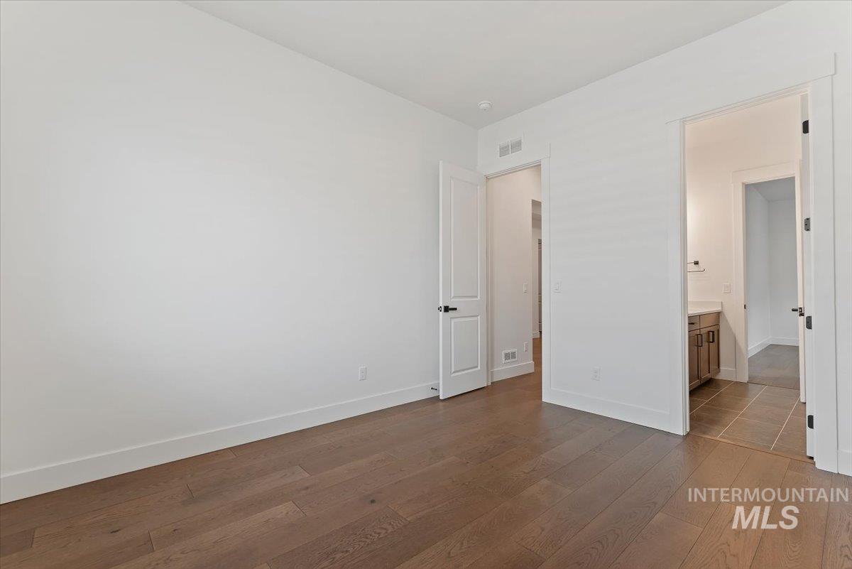 2182 N Kenora Ave Property Photo 13