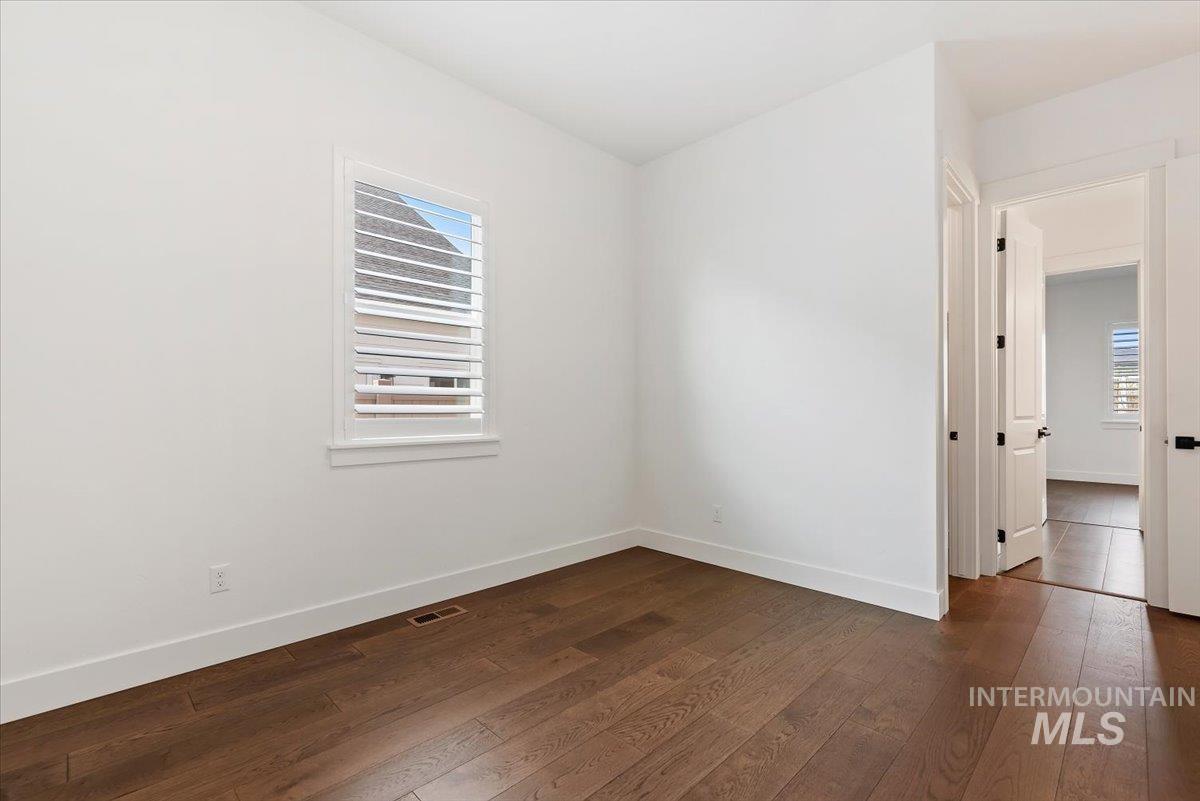 2182 N Kenora Ave Property Photo 16