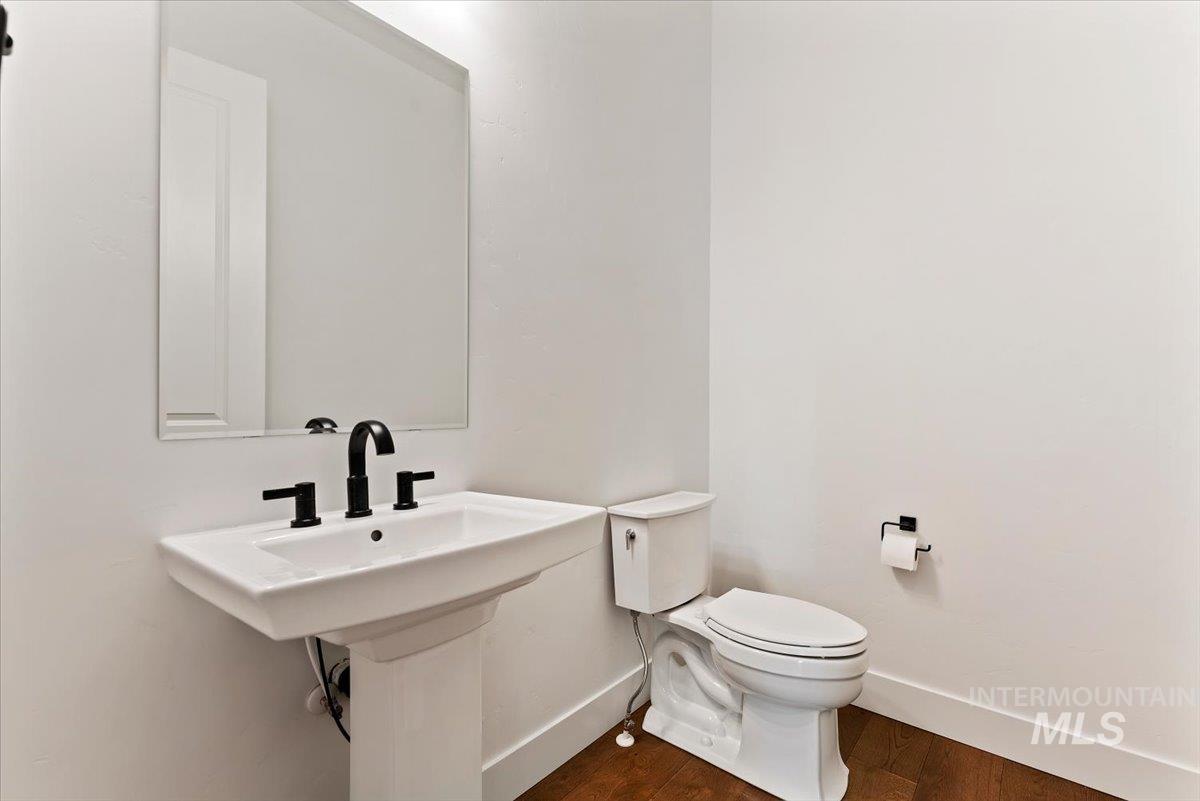 2182 N Kenora Ave Property Photo 38