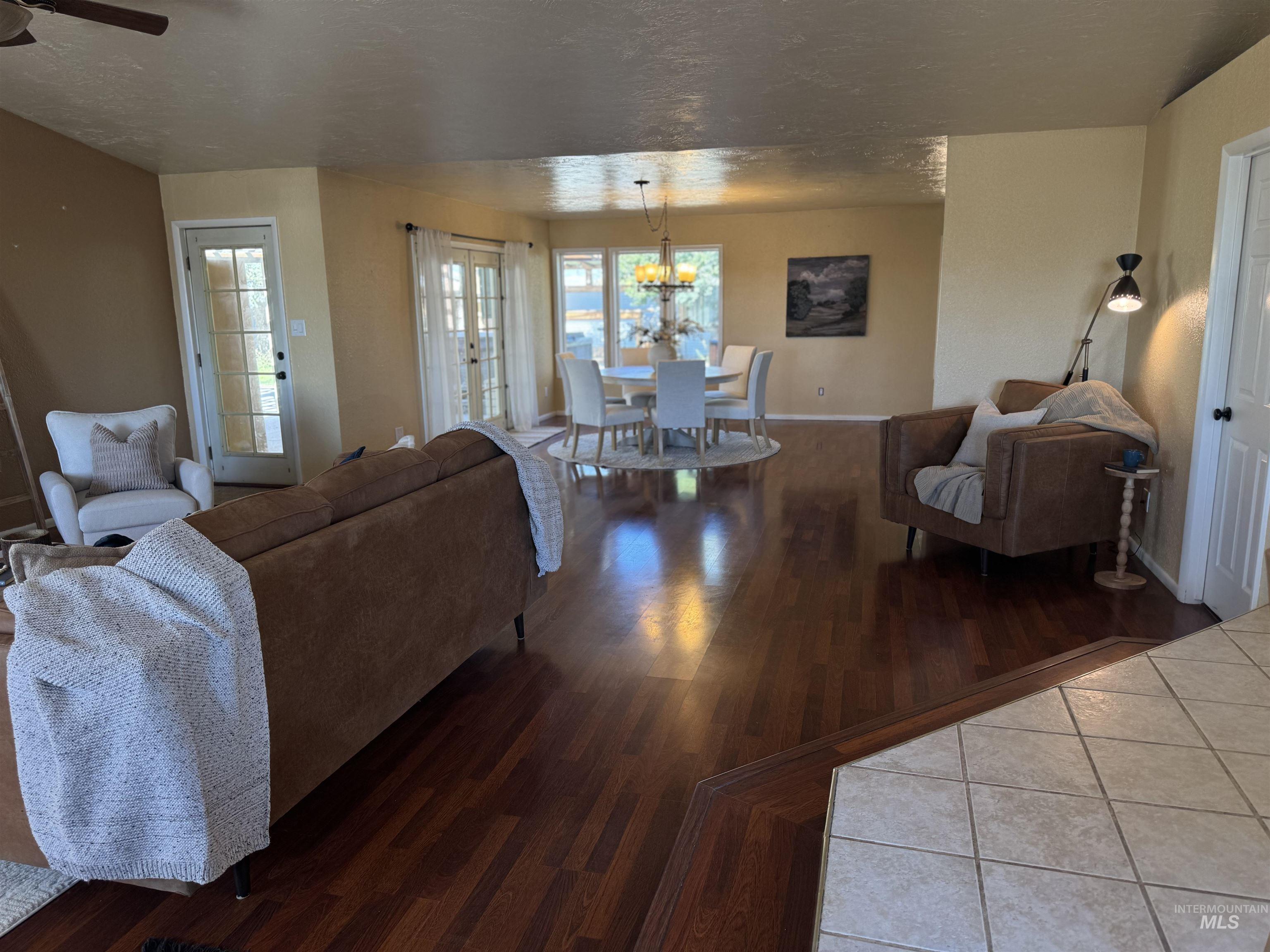 1409 S 2000 E Property Photo 4