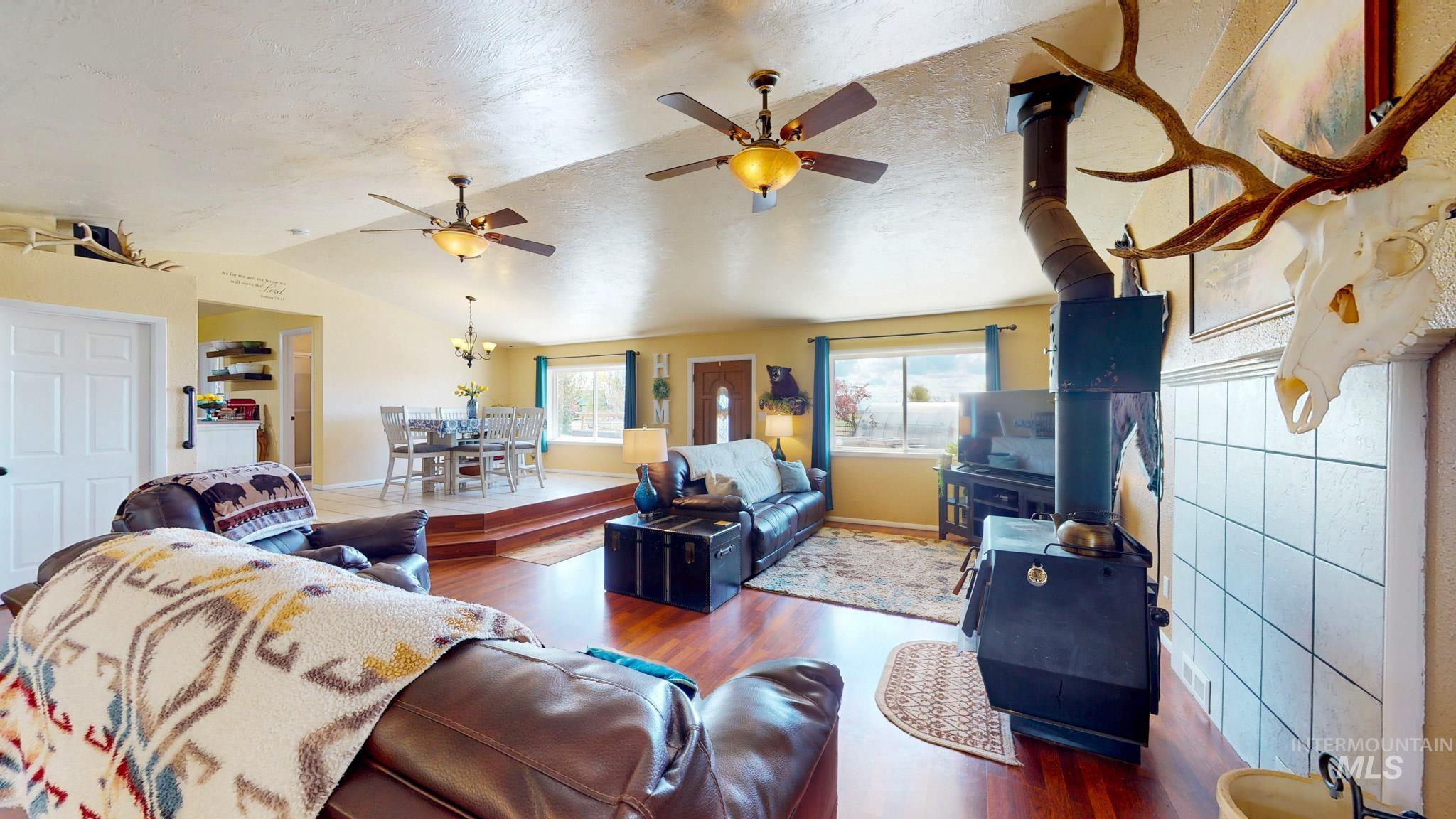 1409 S 2000 E Property Photo 5