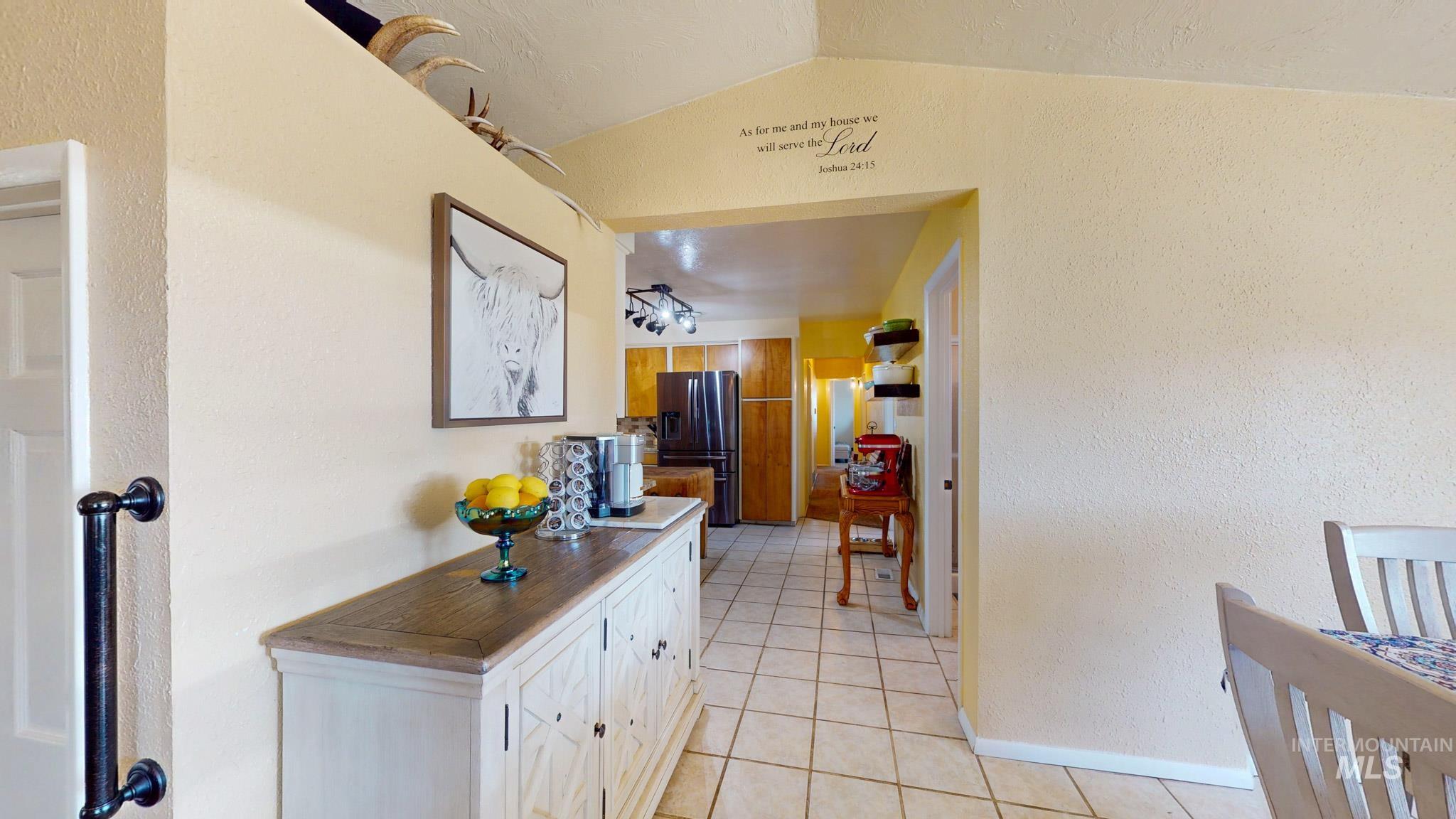 1409 S 2000 E Property Photo 11