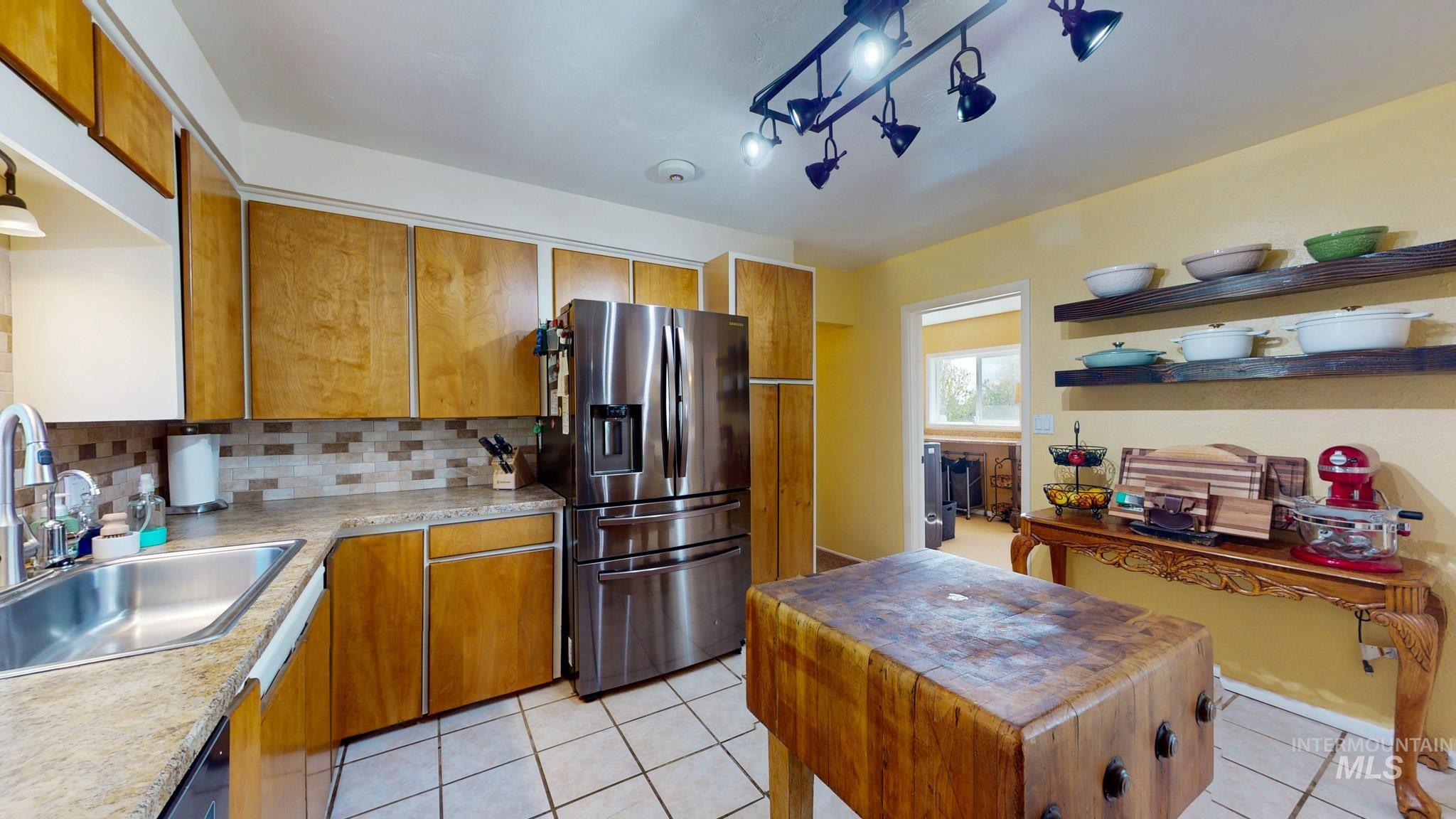 1409 S 2000 E Property Photo 13