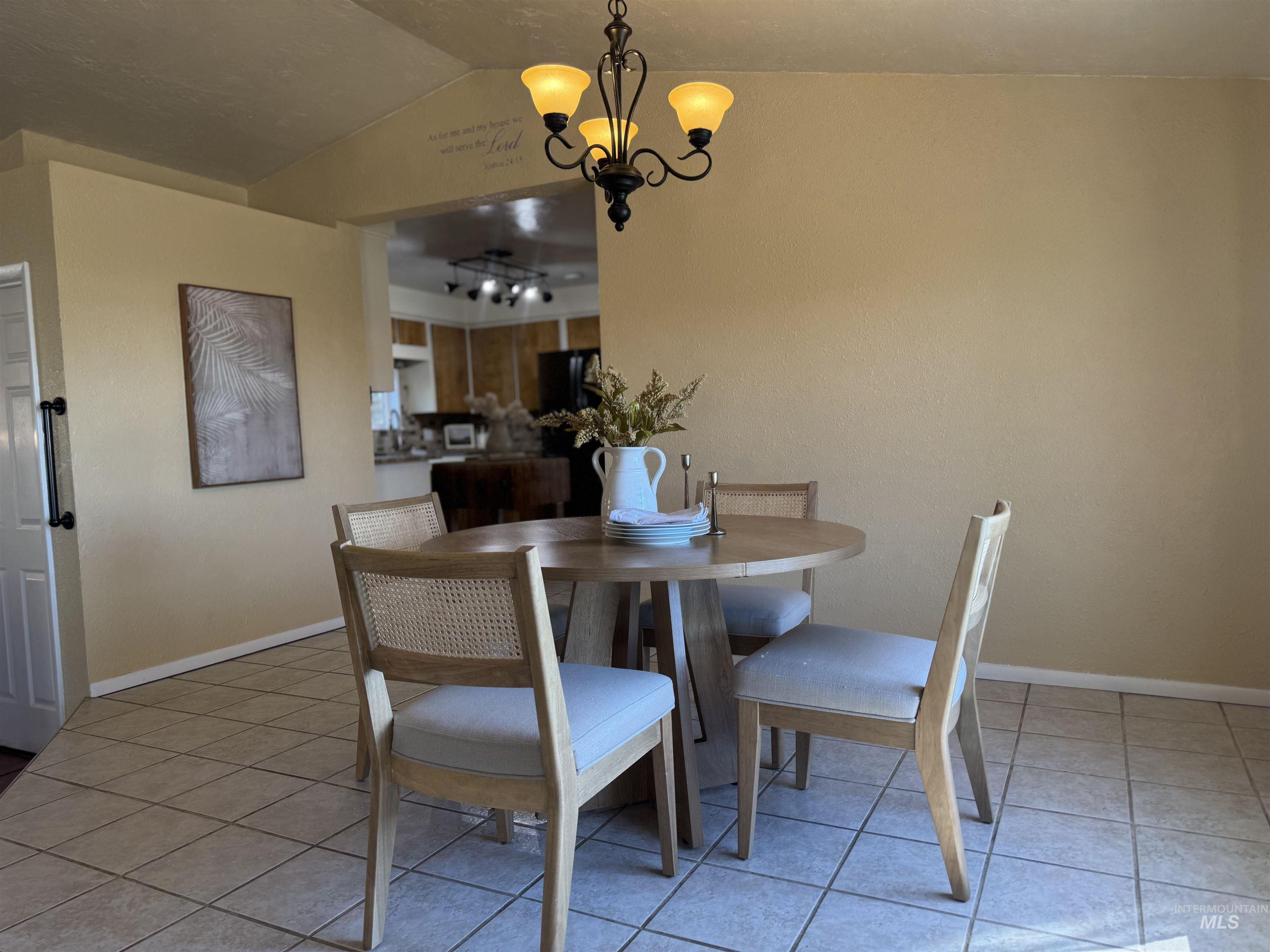 1409 S 2000 E Property Photo 15