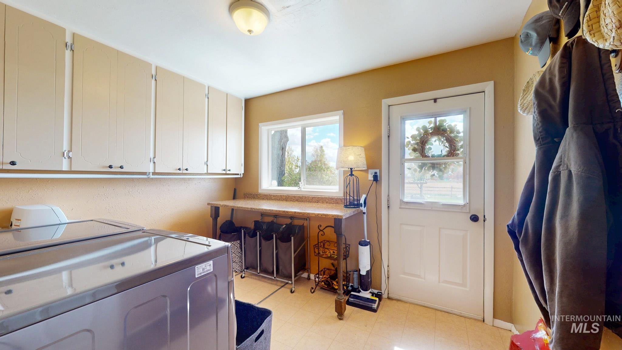 1409 S 2000 E Property Photo 16