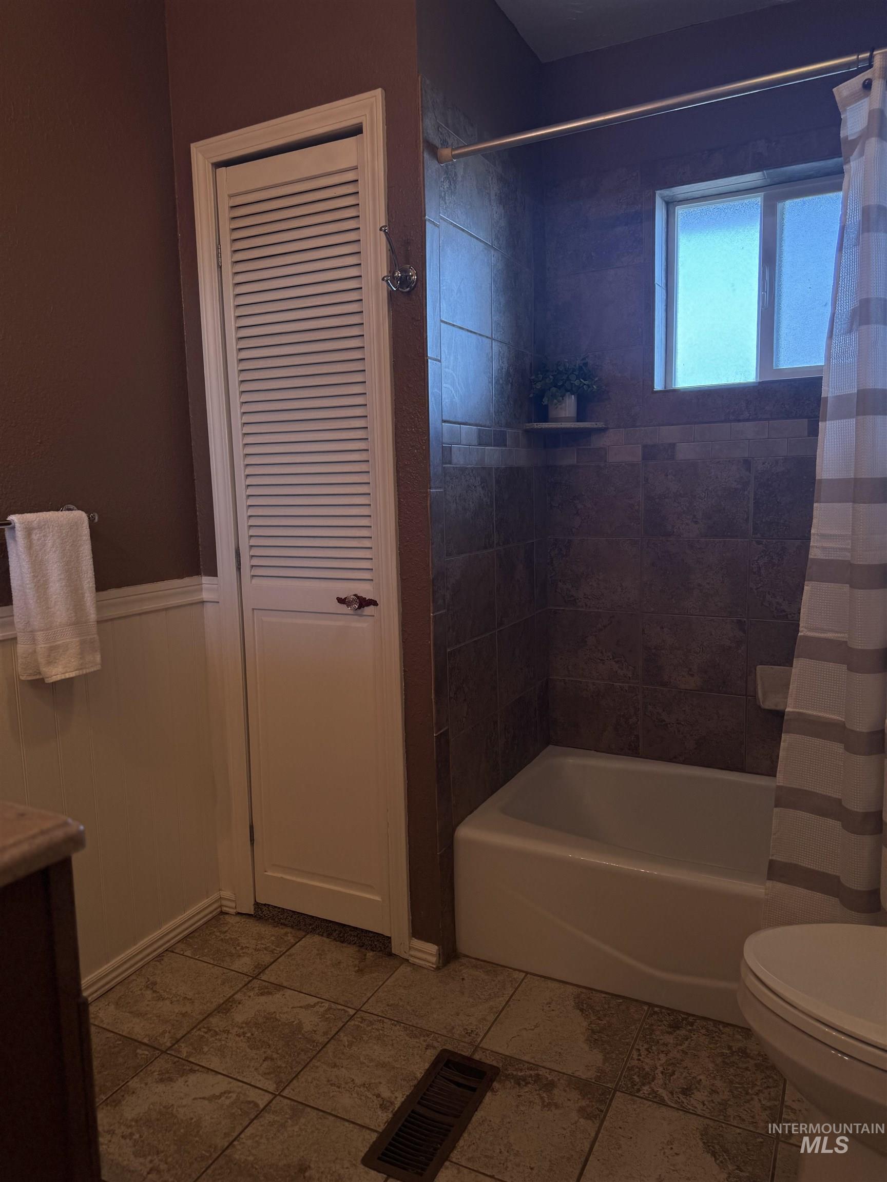 1409 S 2000 E Property Photo 22