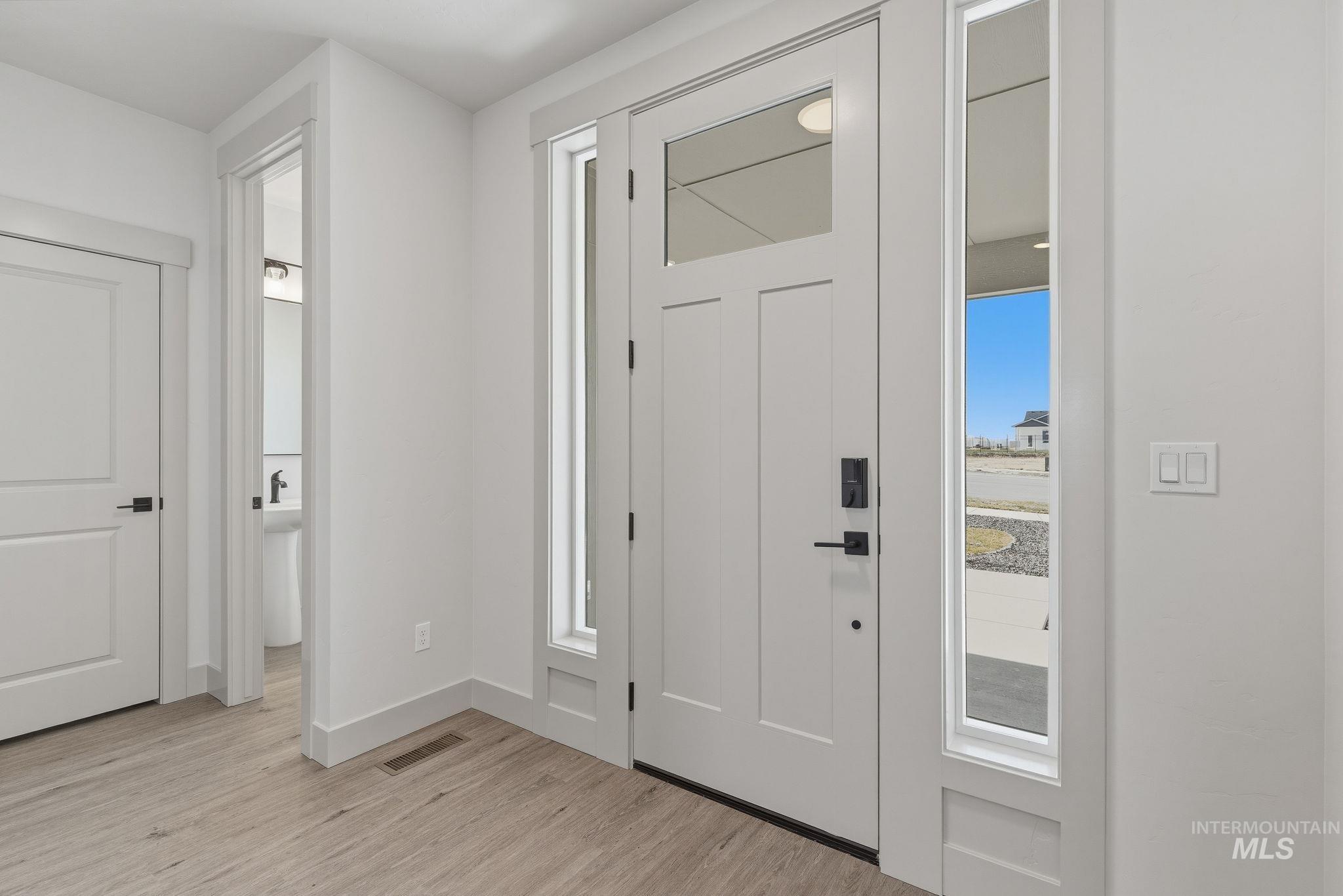 1125 Velvet Loop Property Photo 4