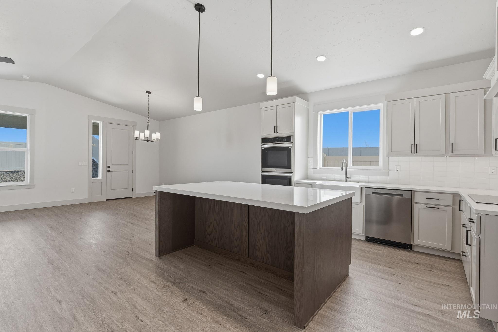 1125 Velvet Loop Property Photo 7
