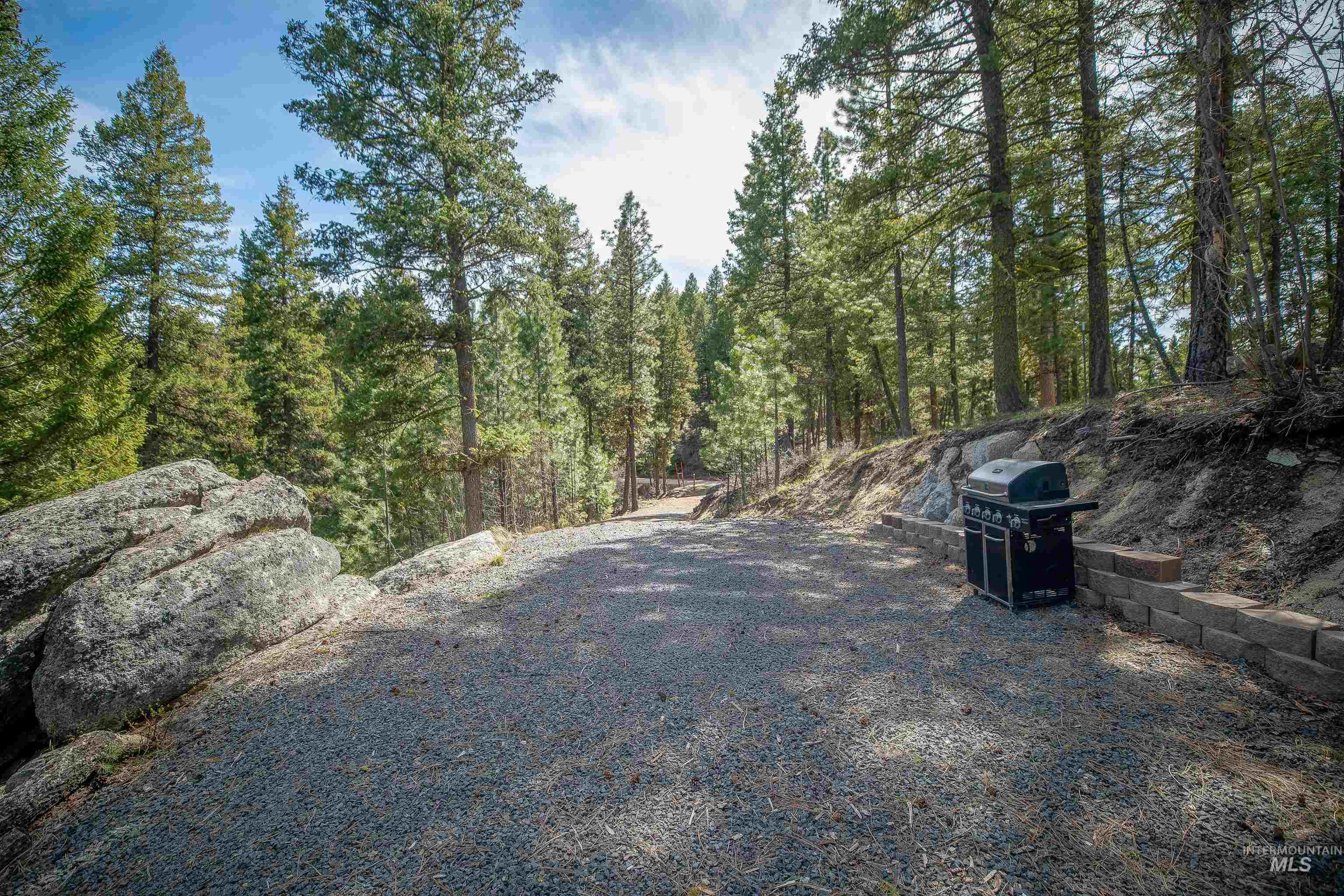 1562 Crown Point Parkway Property Photo 8