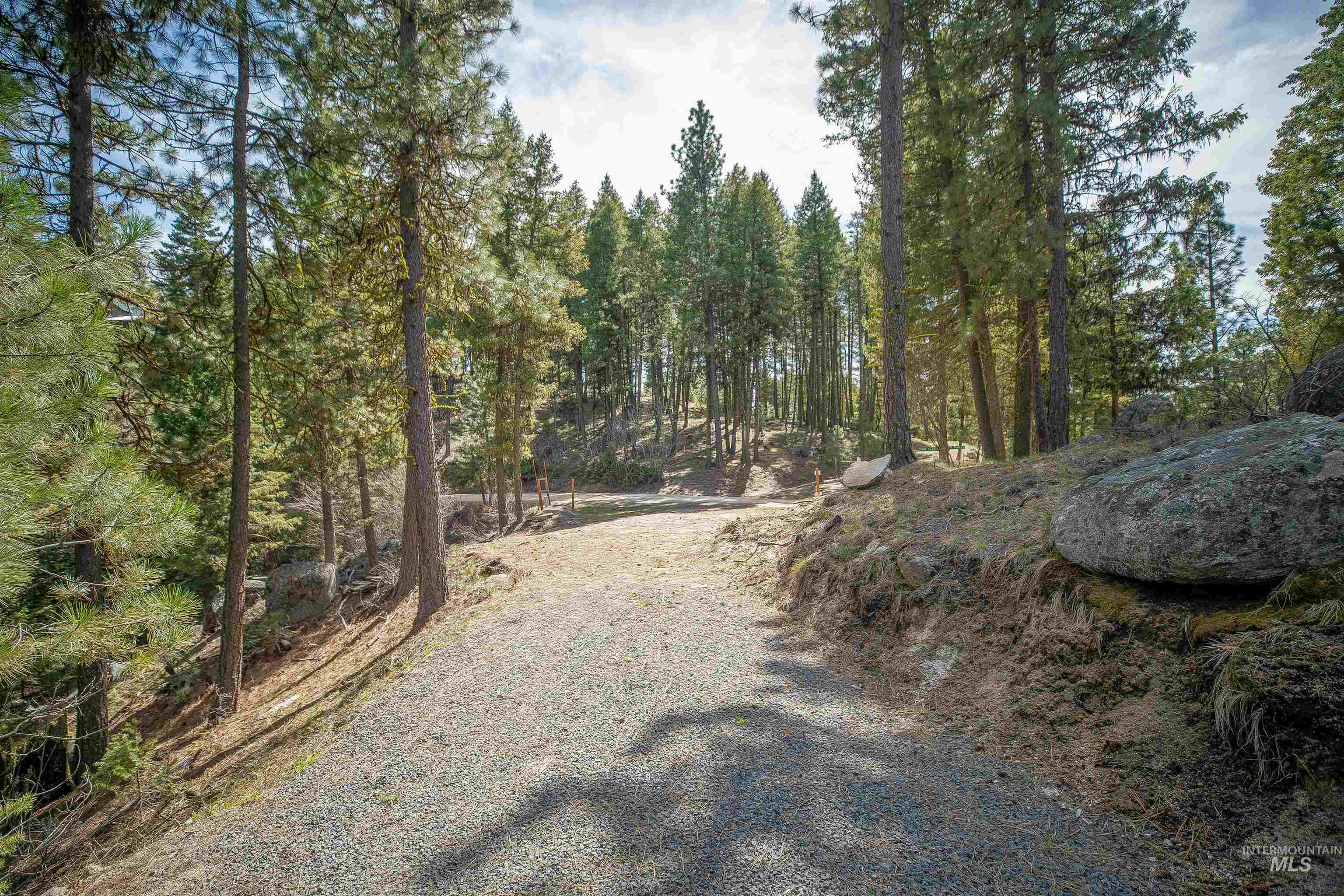 1562 Crown Point Parkway Property Photo 12