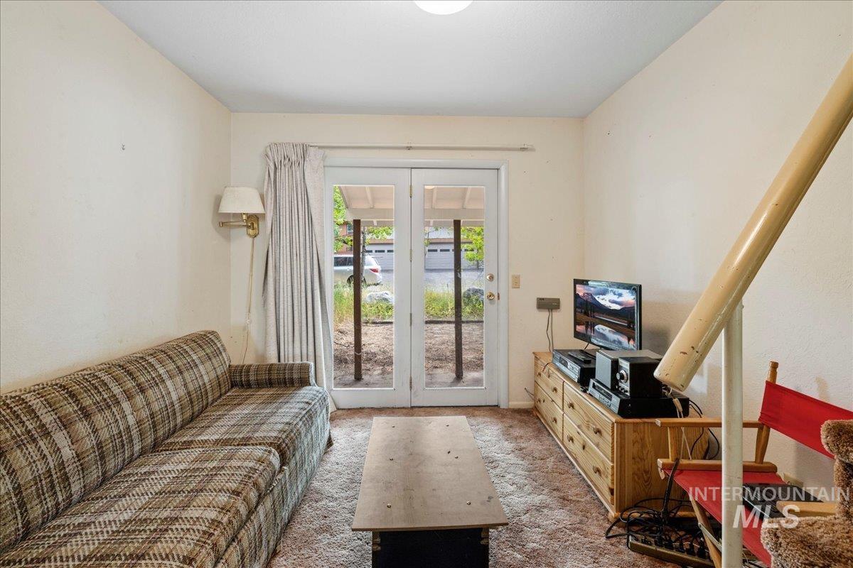815 Reedy Ln Property Photo 9