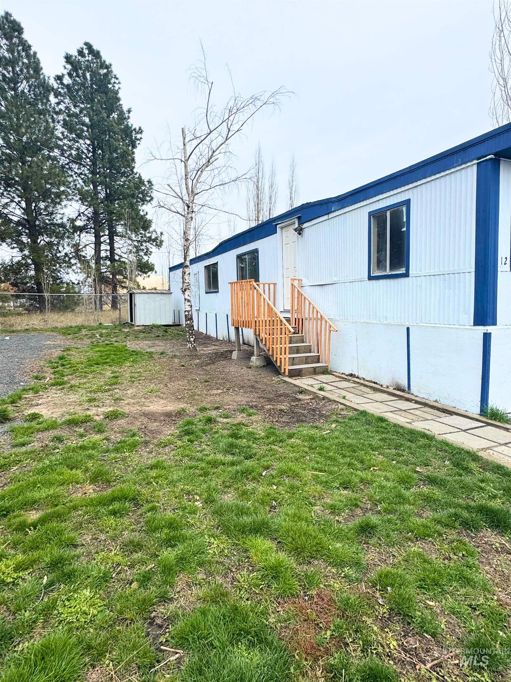 913 W Palouse River Dr Property Photo 1