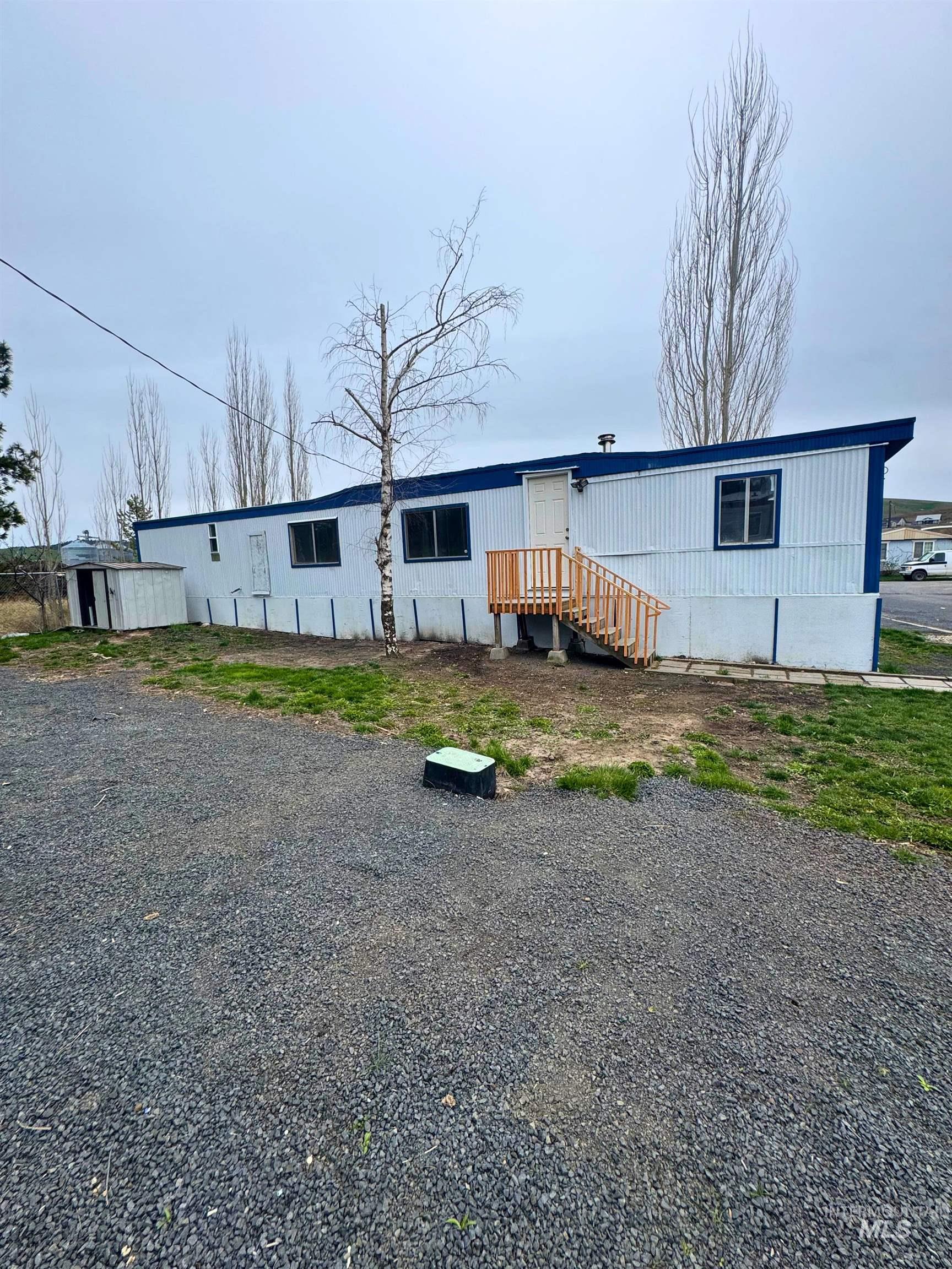 913 W Palouse River Dr Property Photo 2