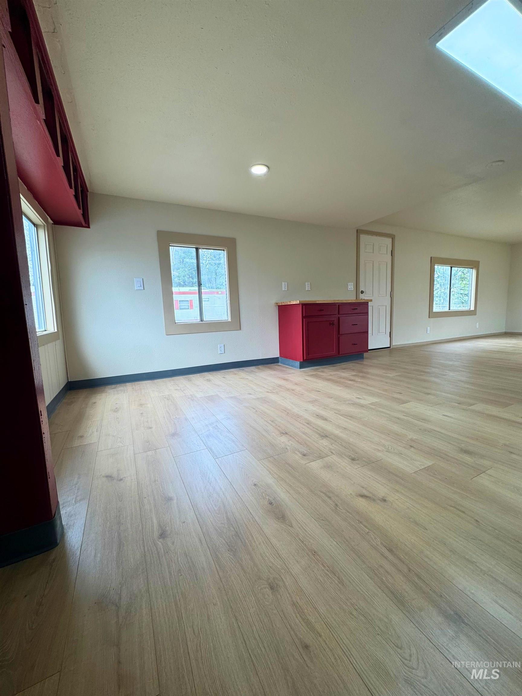 913 W Palouse River Dr Property Photo 7