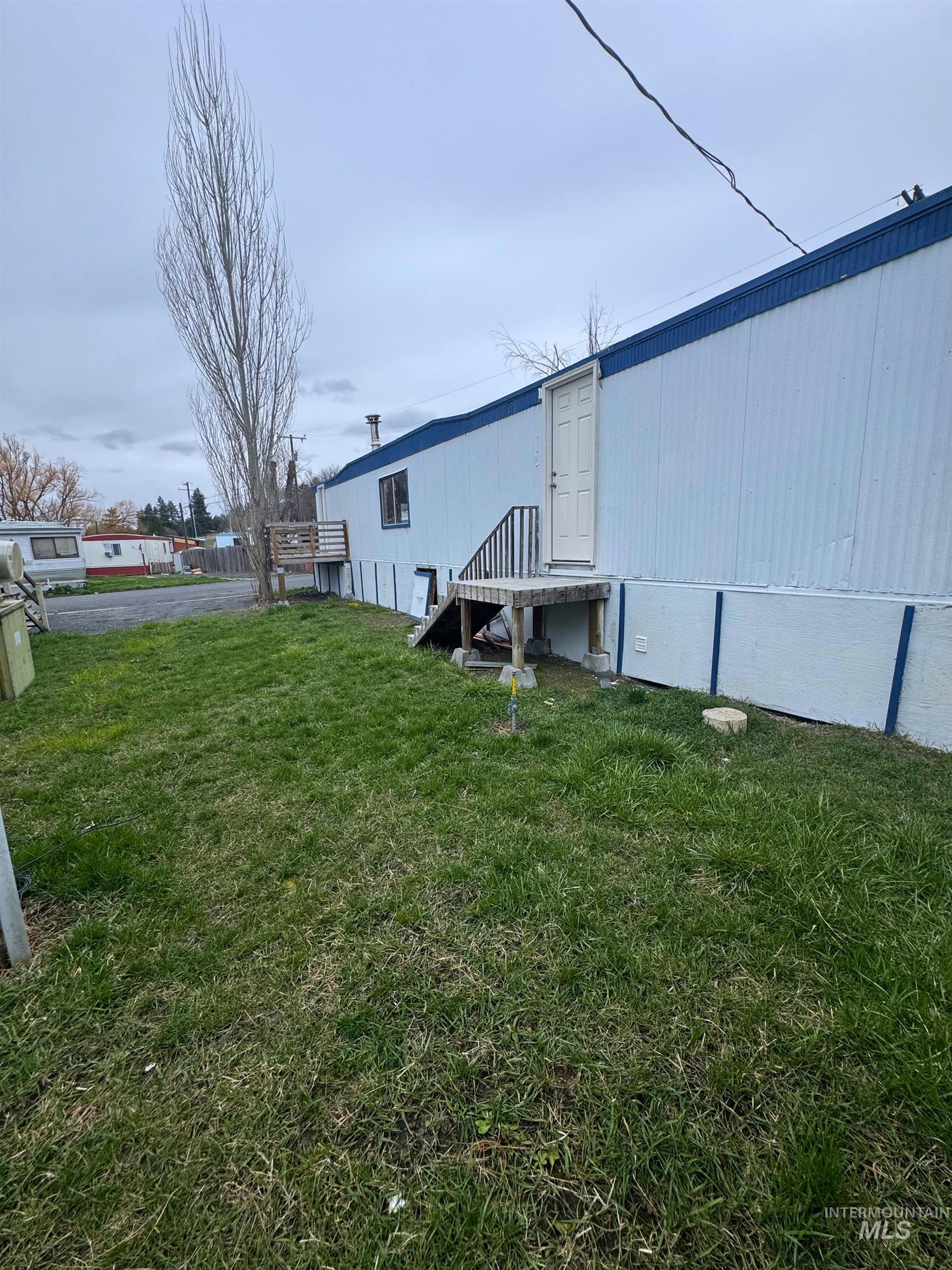 913 W Palouse River Dr Property Photo 16