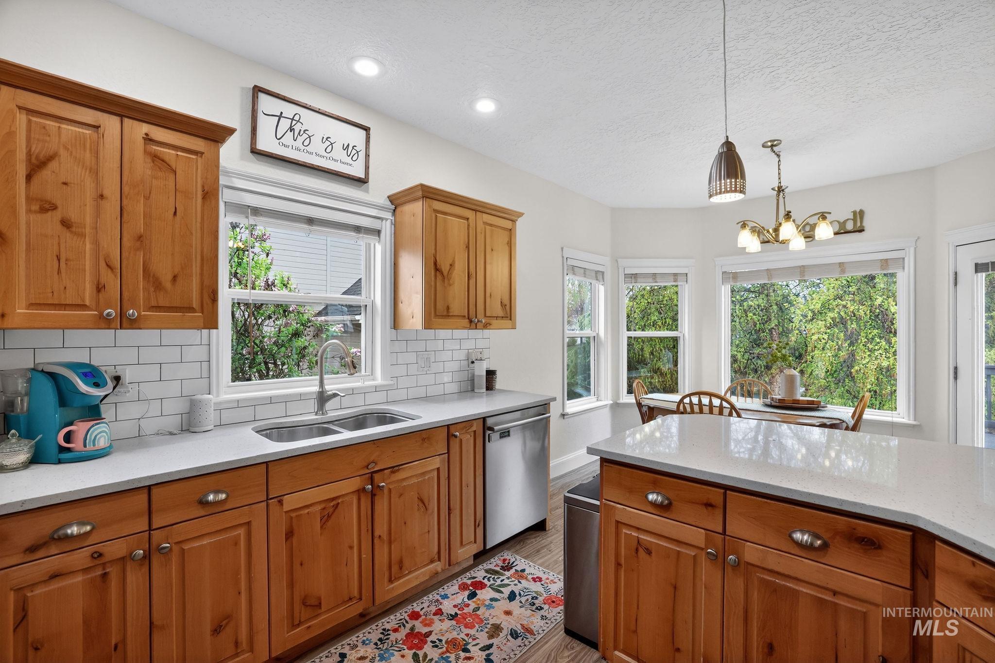2598 E Greenbrook Dr Property Photo 8