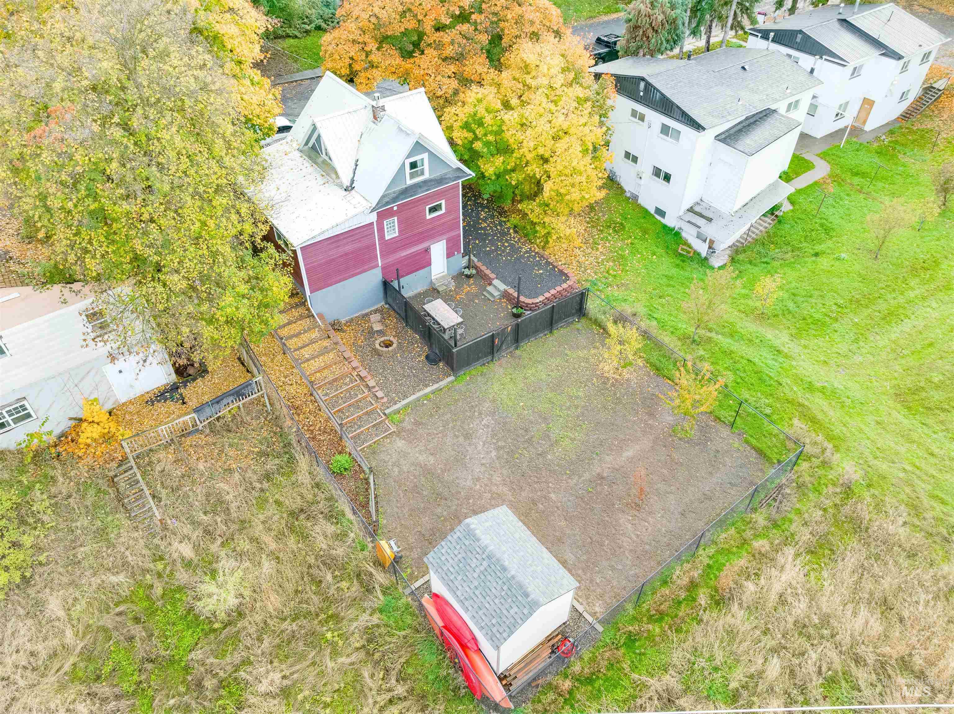 212 E Henley St. Property Photo 2