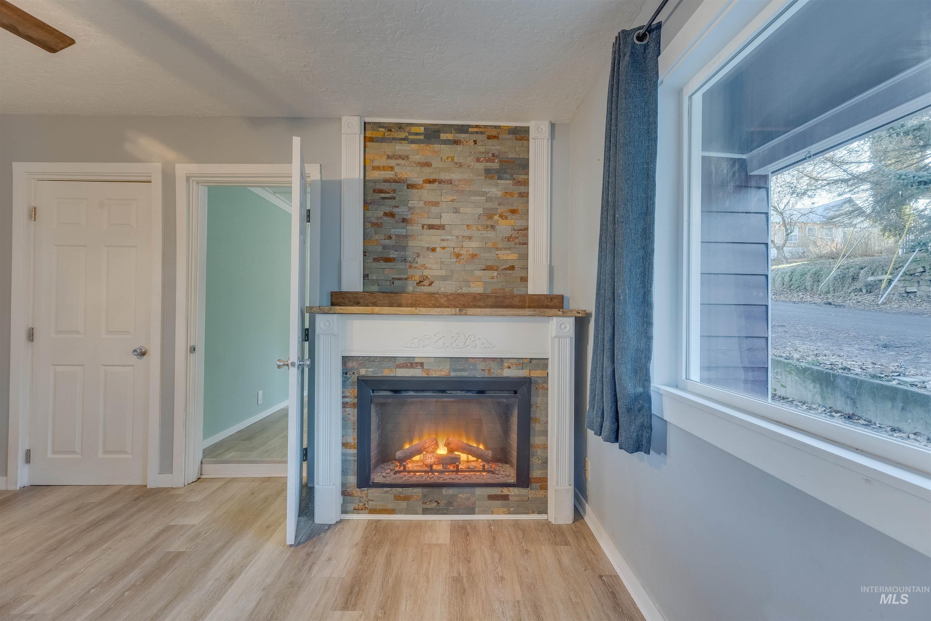 212 E Henley St. Property Photo 5