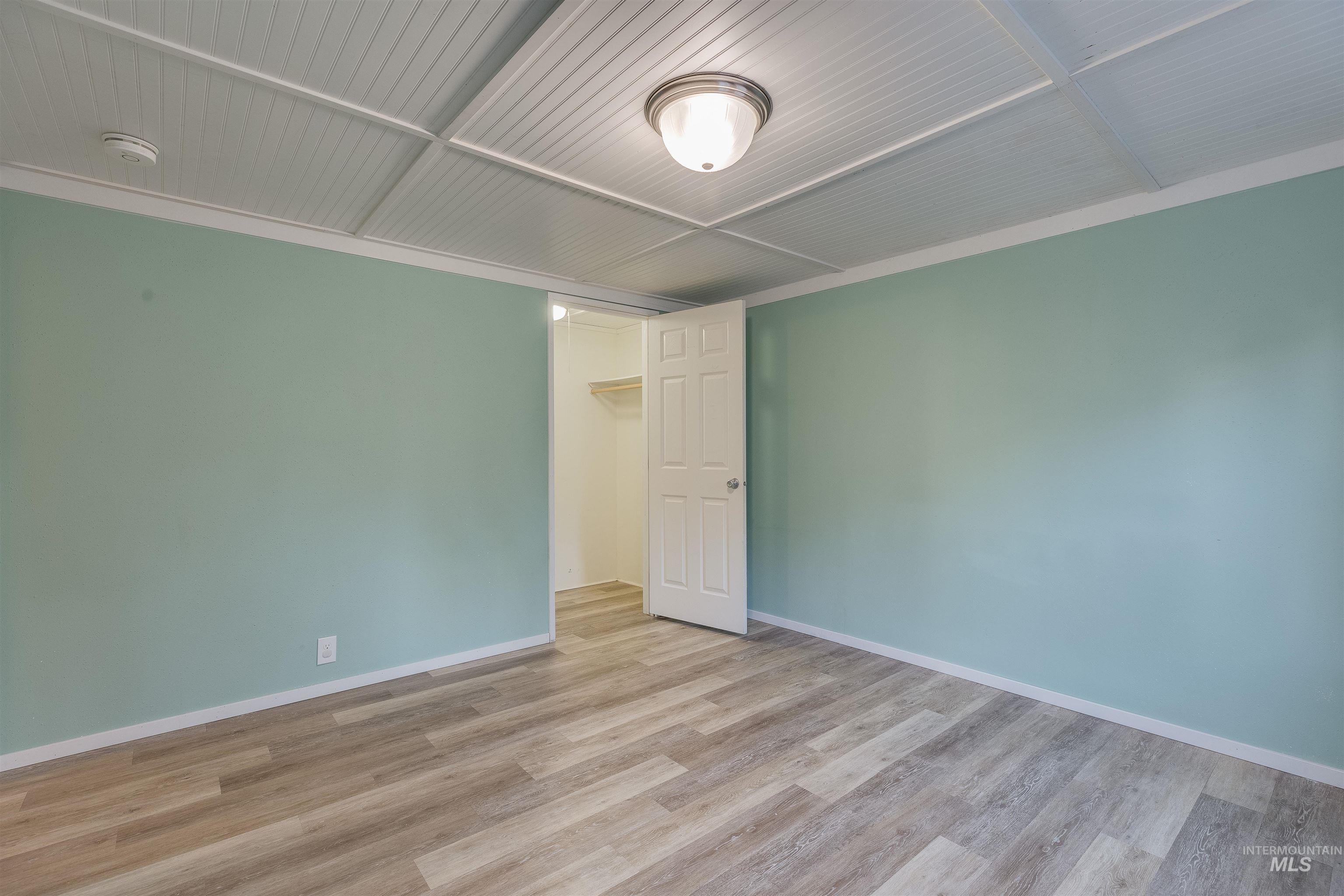 212 E Henley St. Property Photo 15