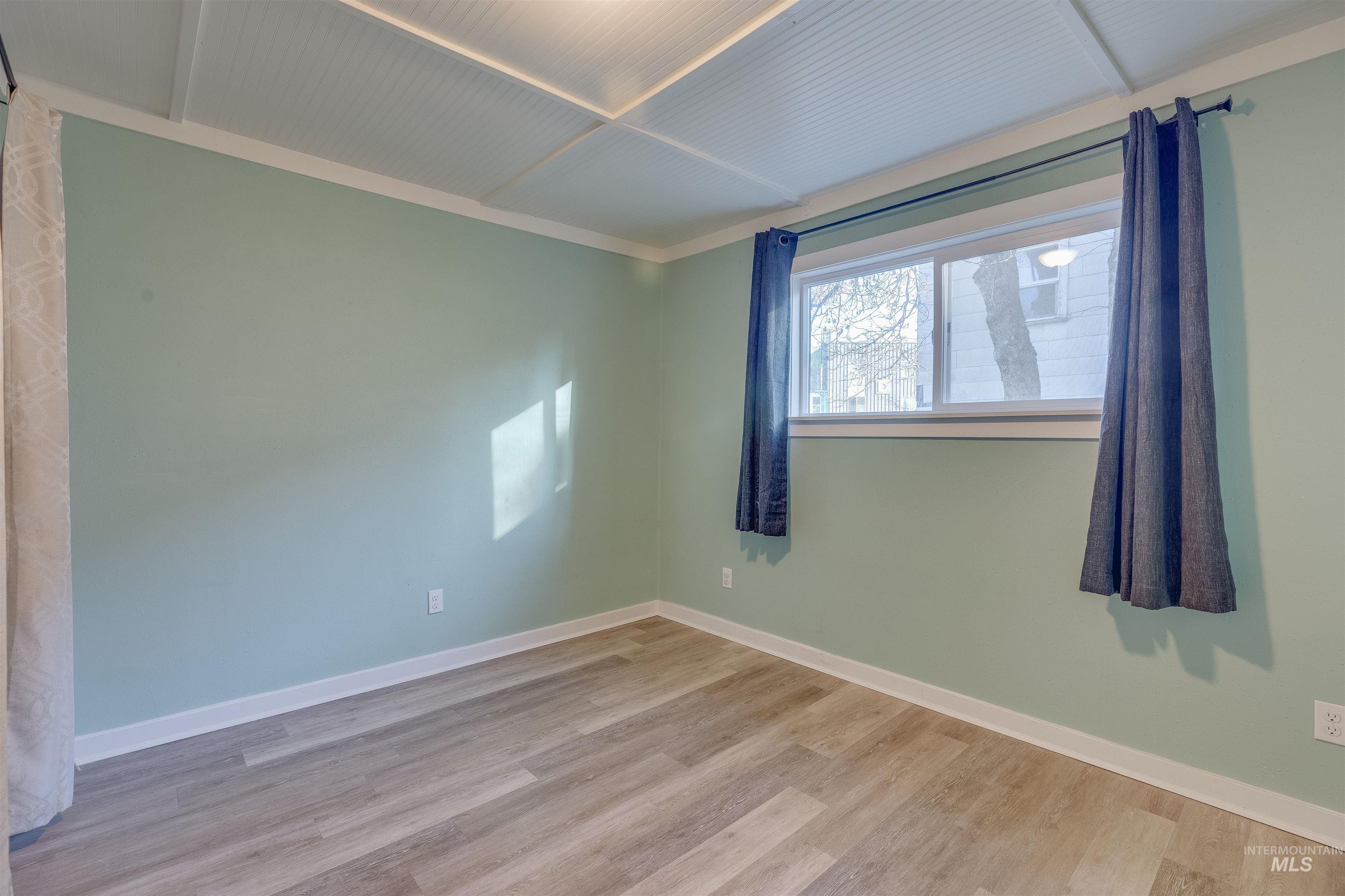 212 E Henley St. Property Photo 17