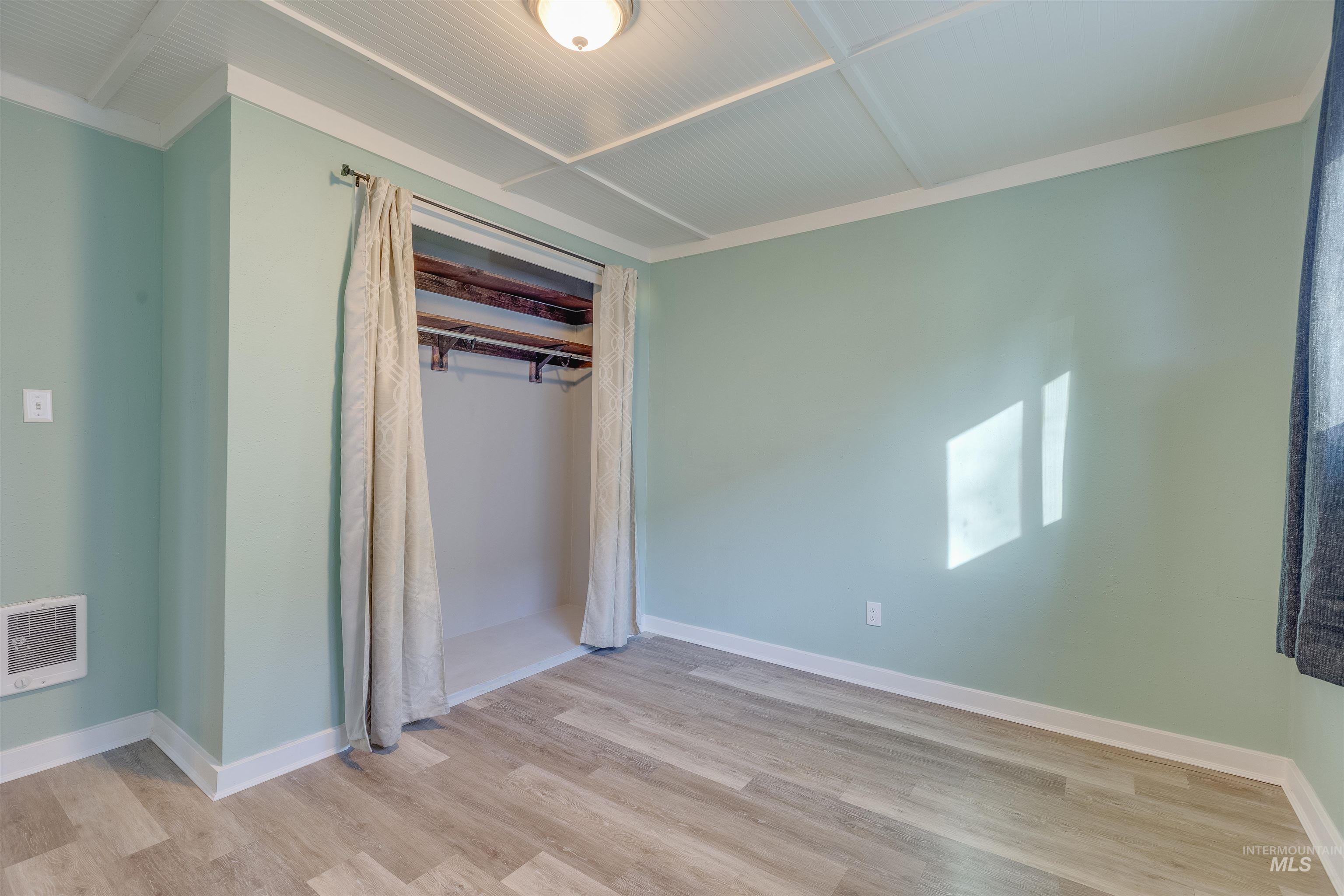 212 E Henley St. Property Photo 18