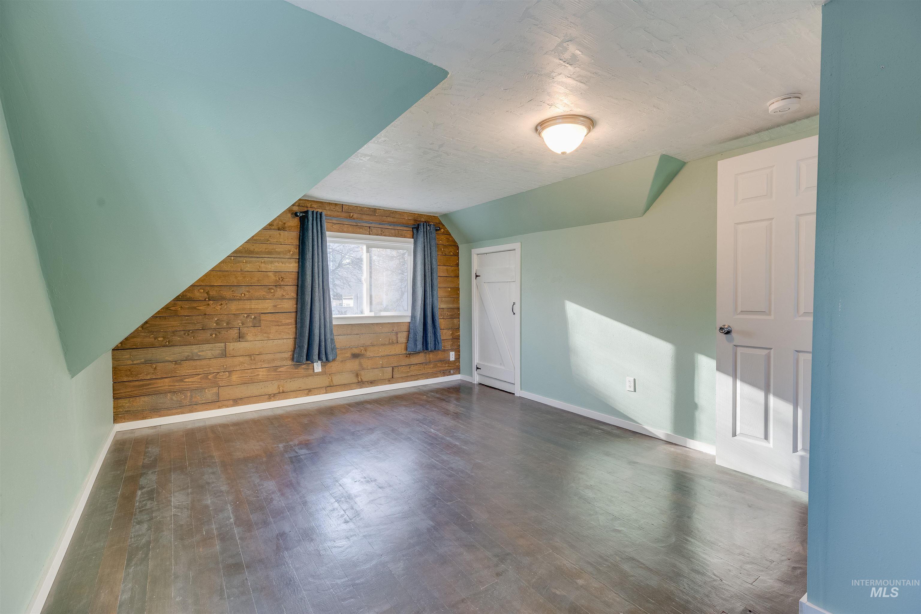 212 E Henley St. Property Photo 26