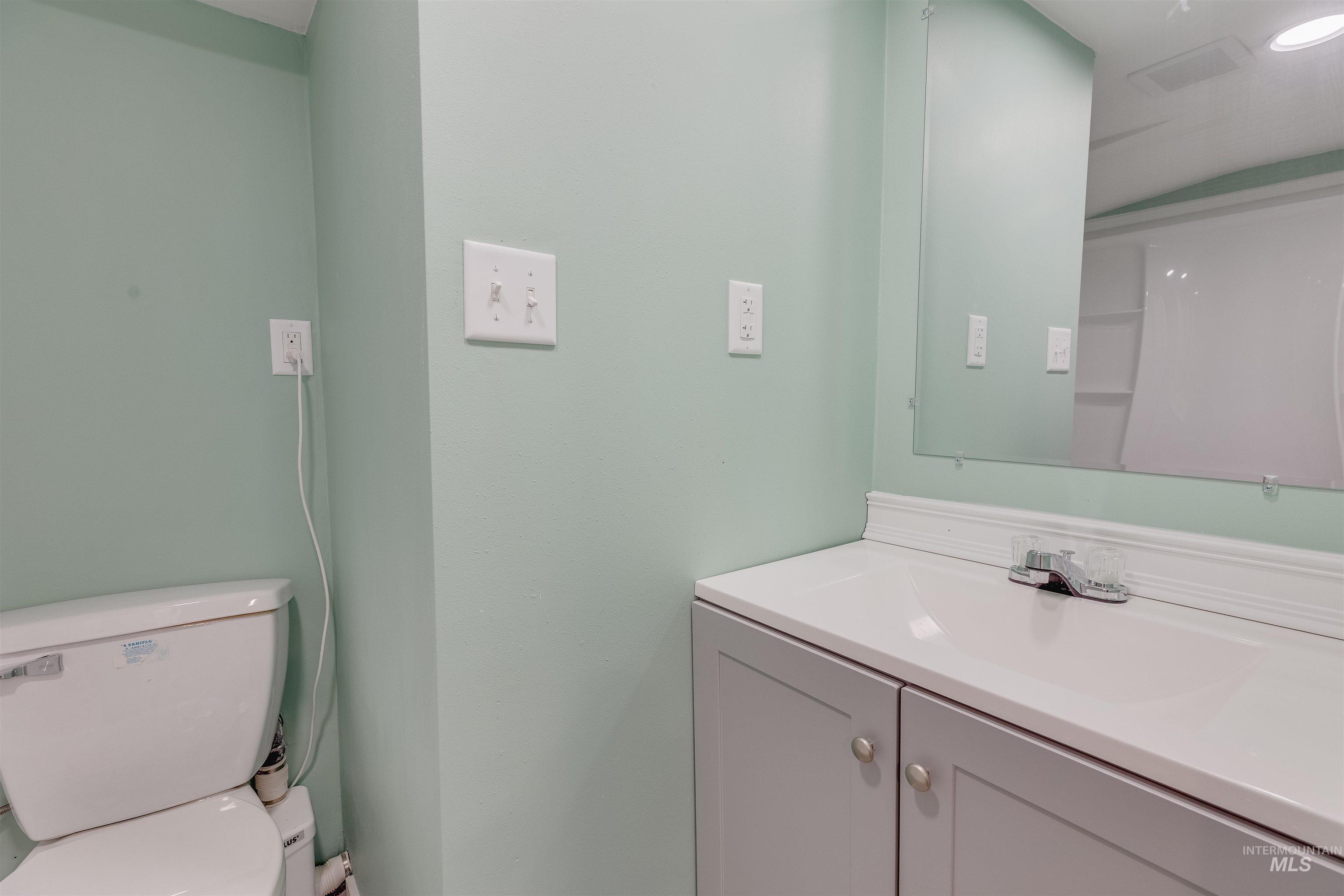212 E Henley St. Property Photo 36