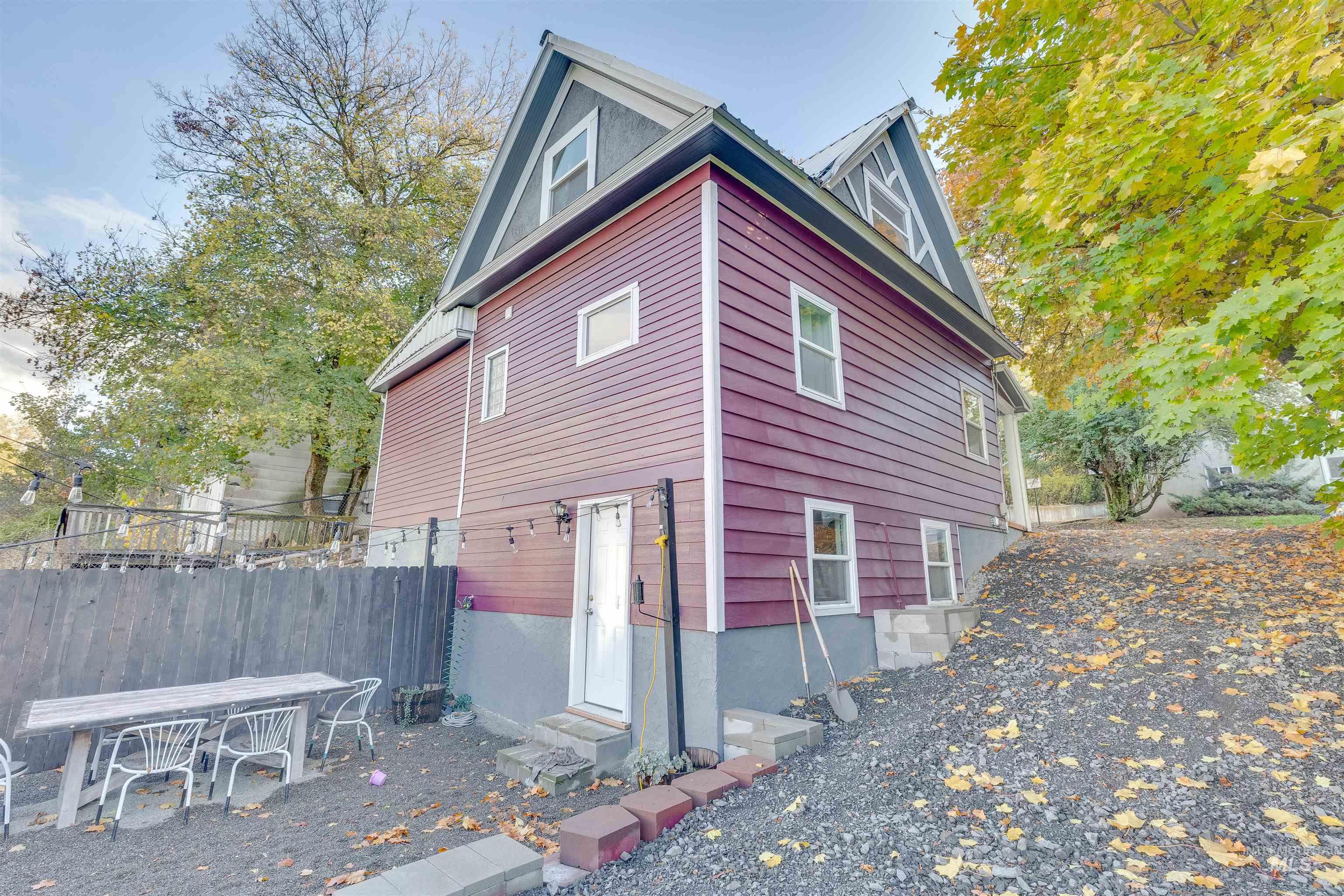 212 E Henley St. Property Photo 44