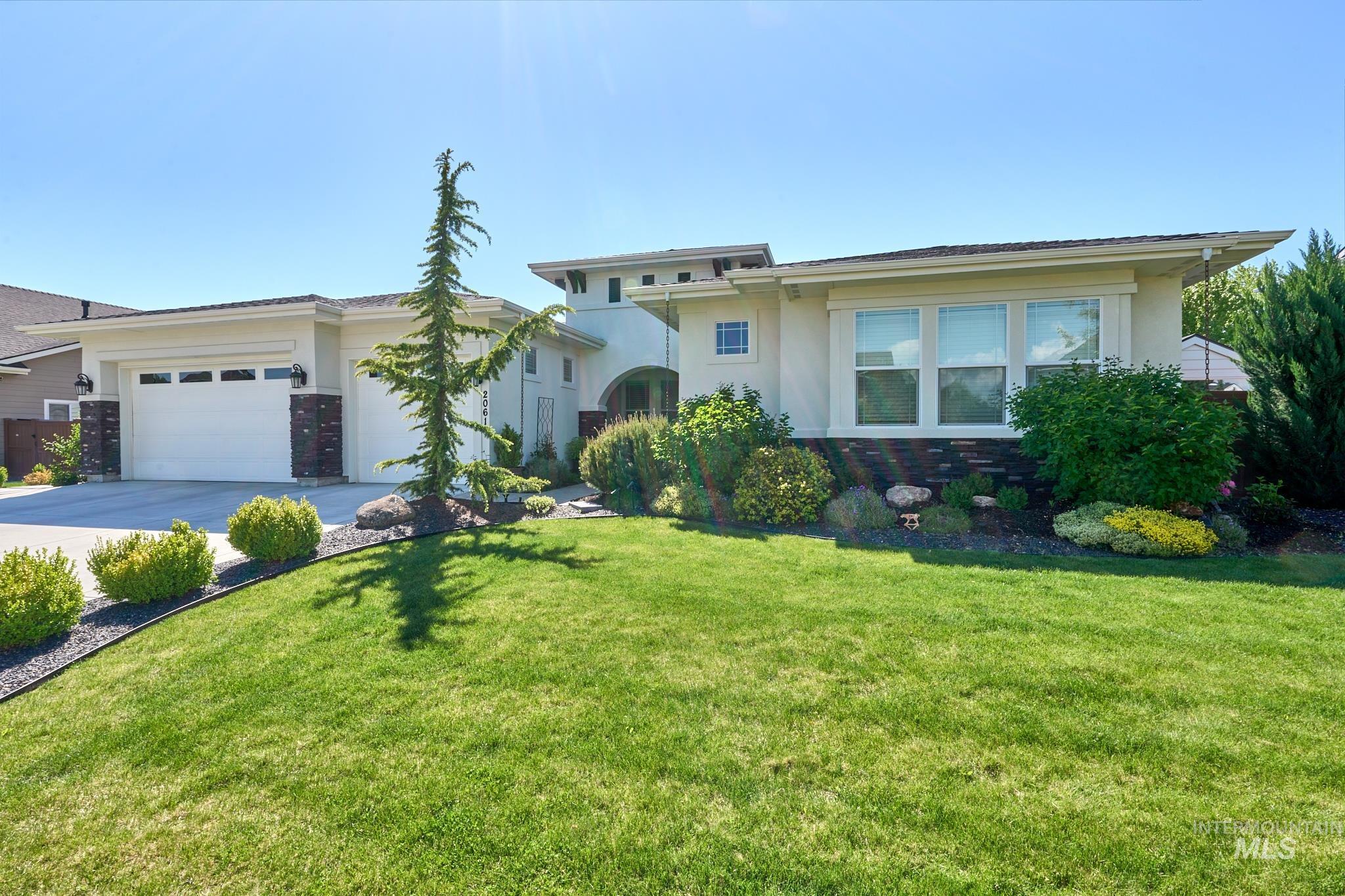 2061 N Synergy Ave Property Photo 2
