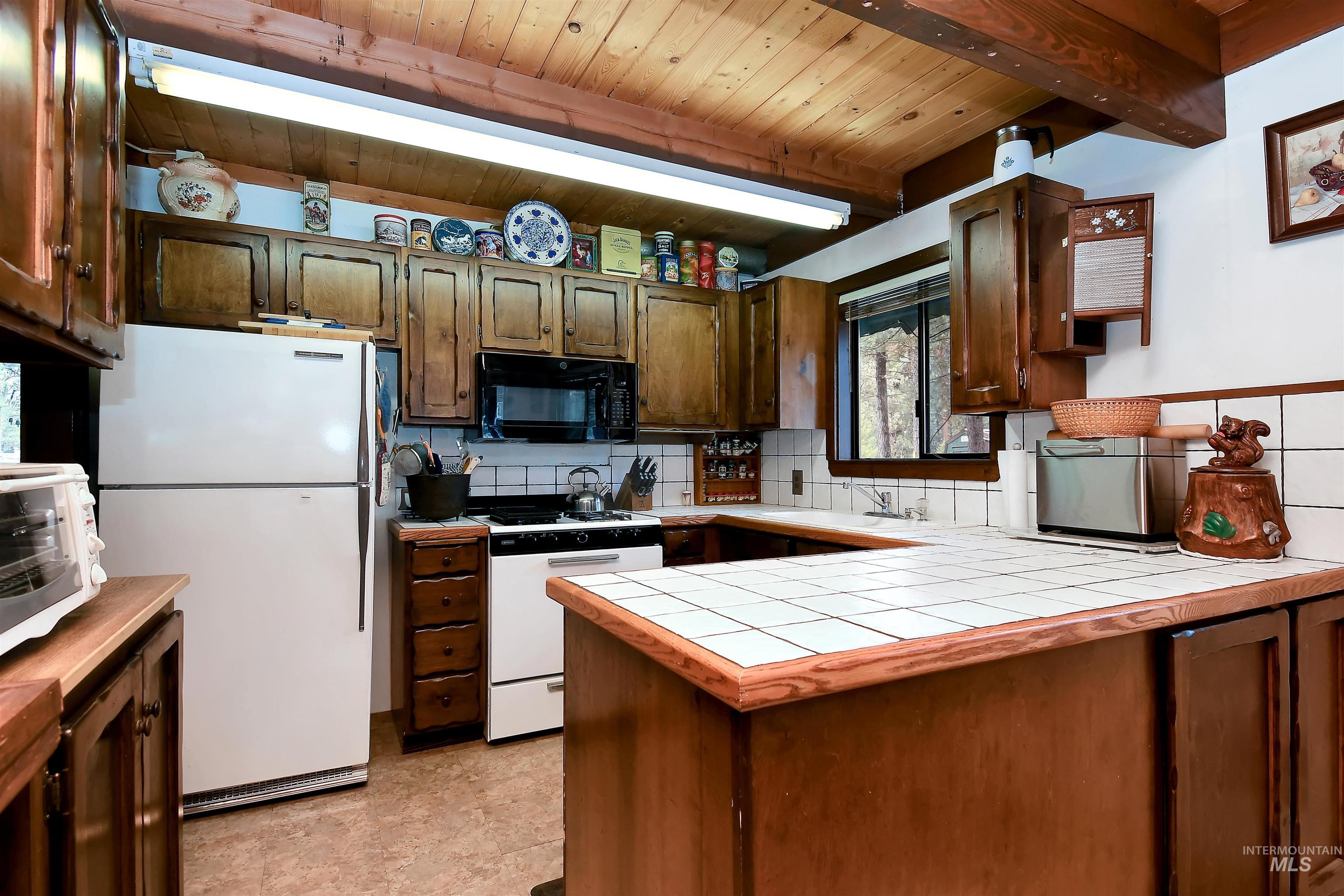 10 Bransons Dr Property Photo 14
