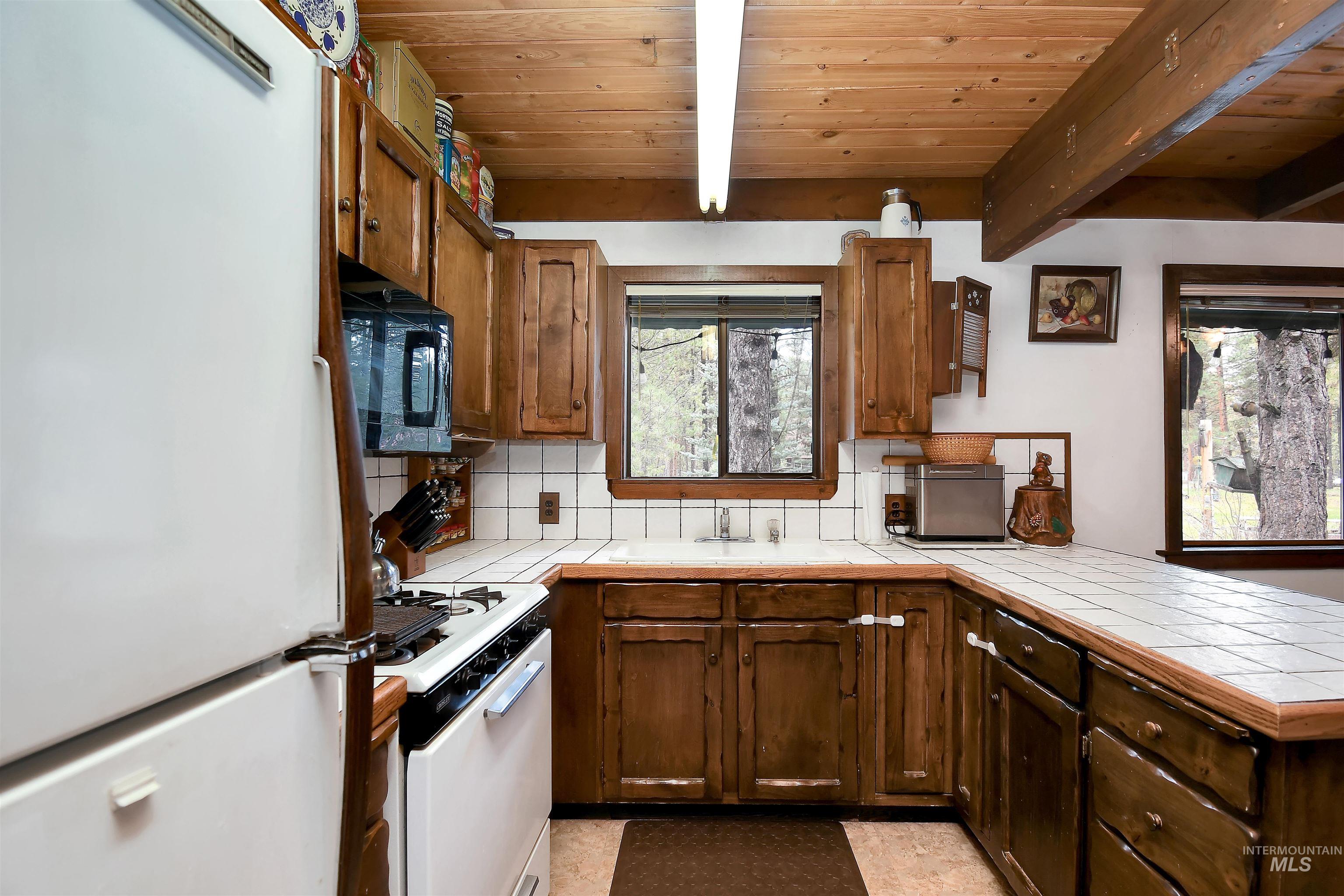 10 Bransons Dr Property Photo 16