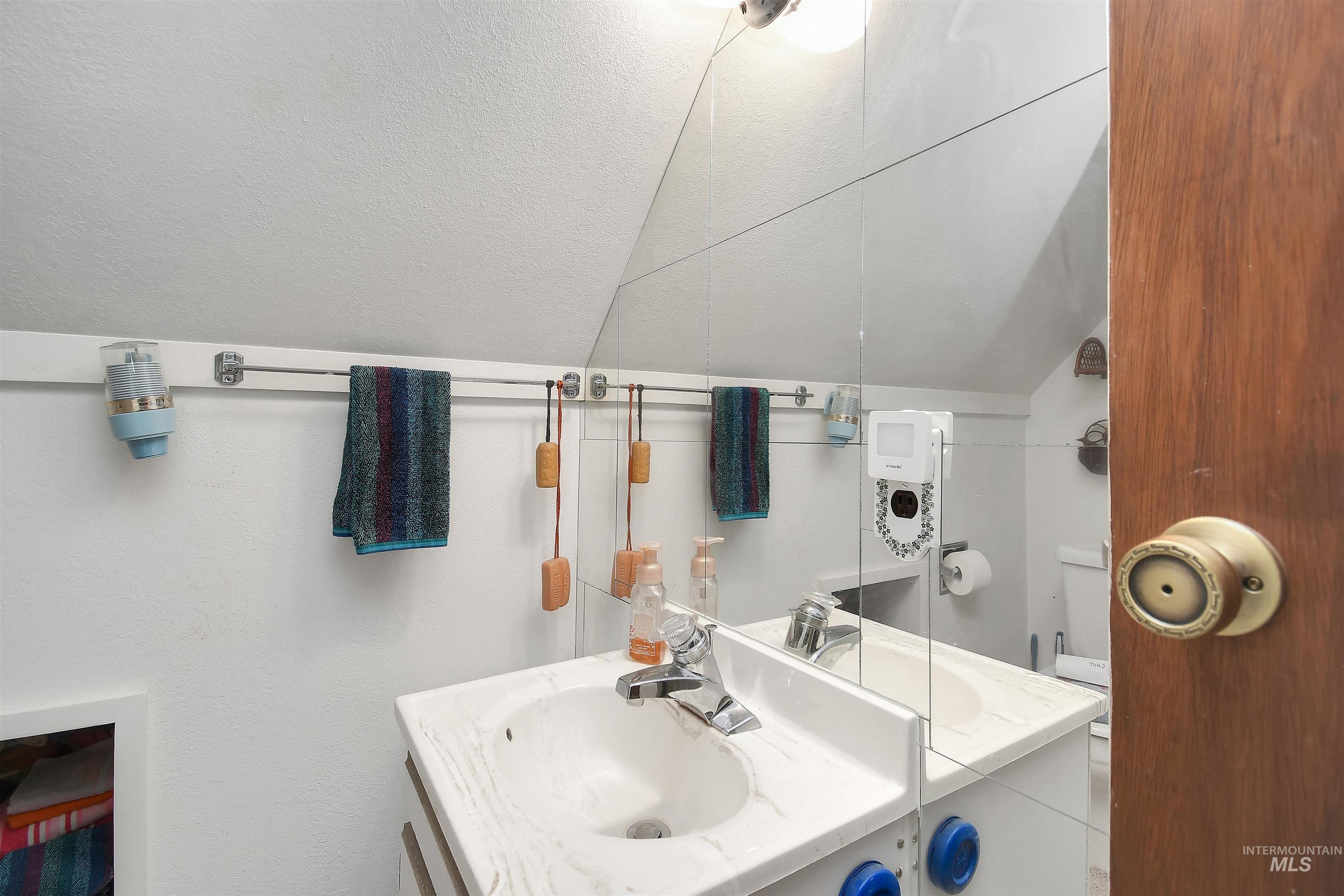 10 Bransons Dr Property Photo 33