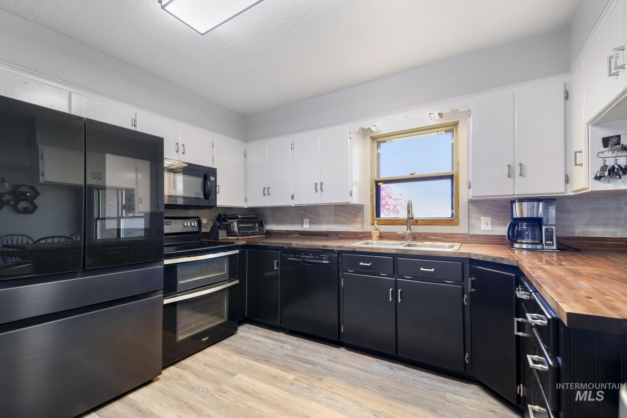 1084 E 300 N Property Photo 11