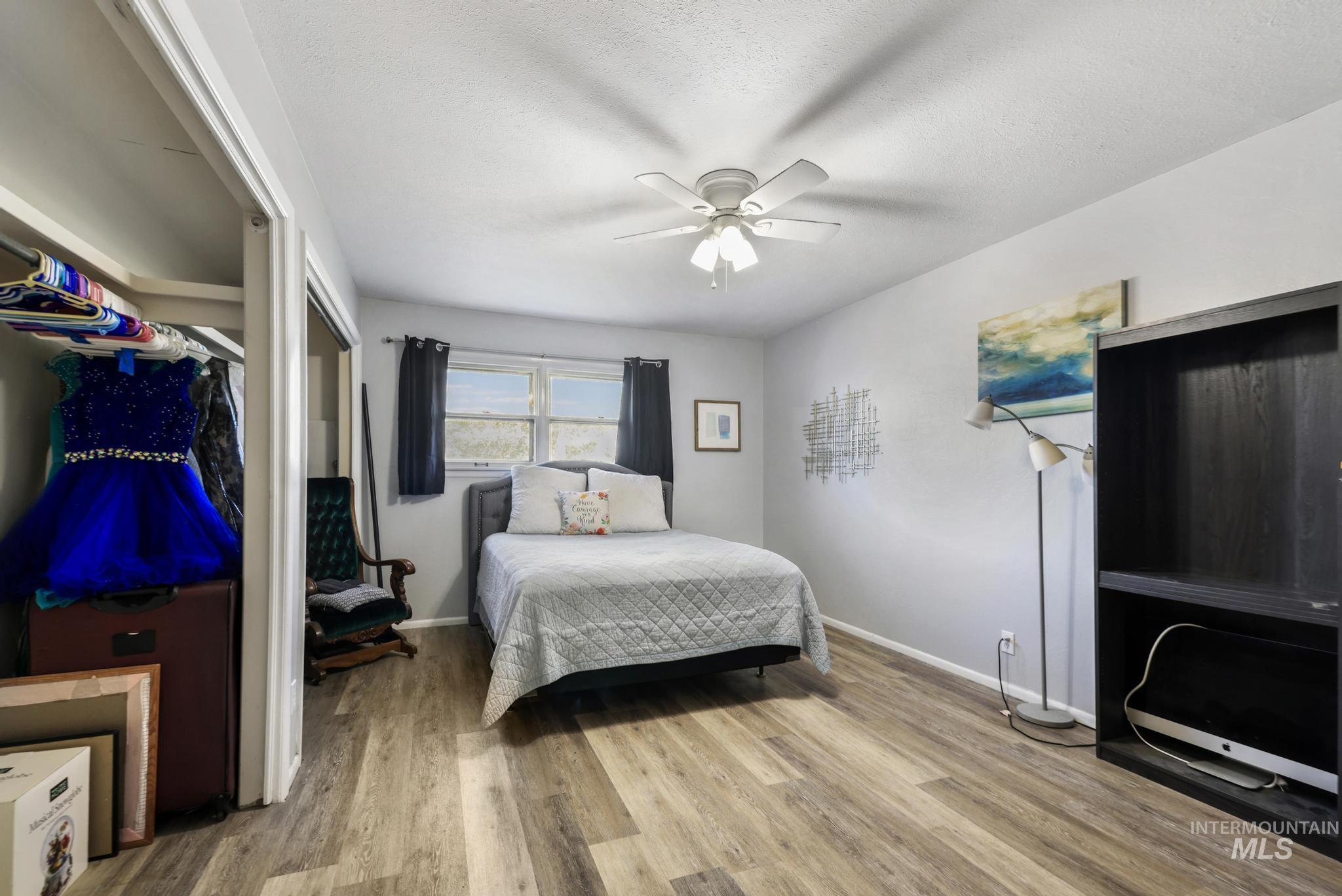 1084 E 300 N Property Photo 15