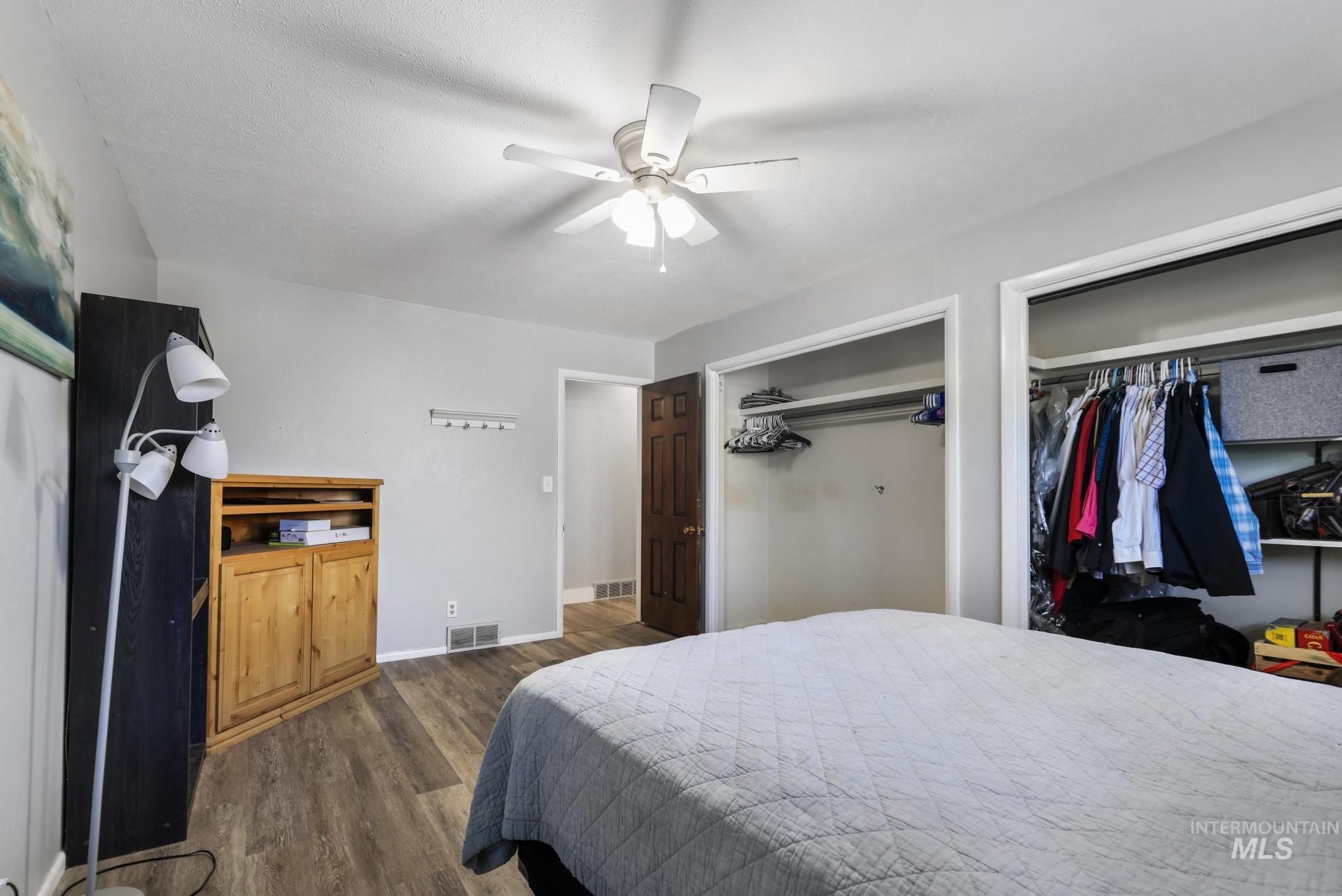 1084 E 300 N Property Photo 17