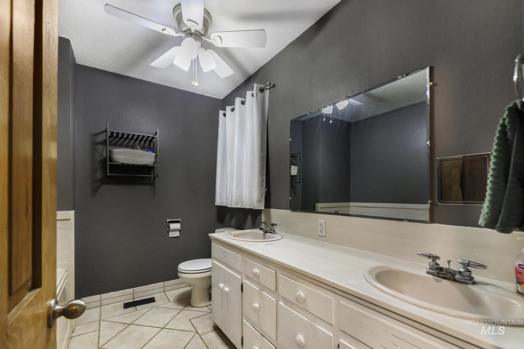 1084 E 300 N Property Photo 20