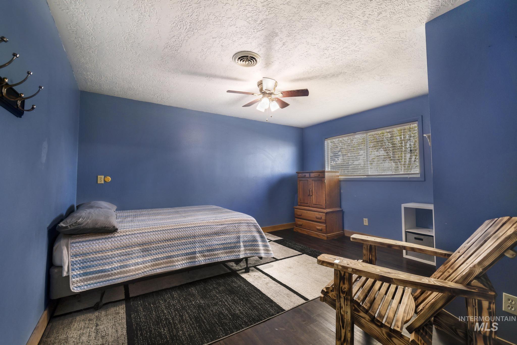 1084 E 300 N Property Photo 22