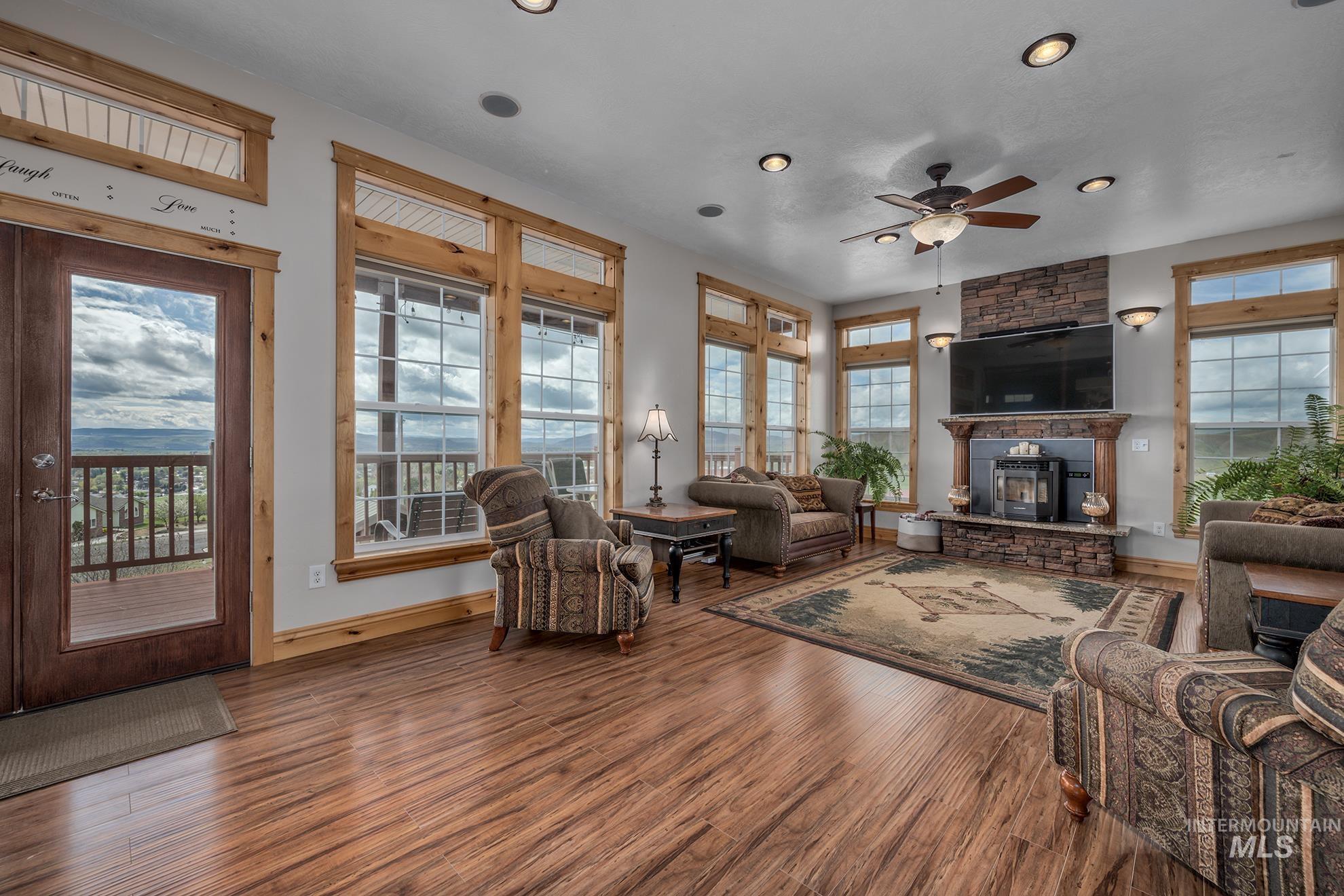 1573 Loafer Lane Property Photo 6