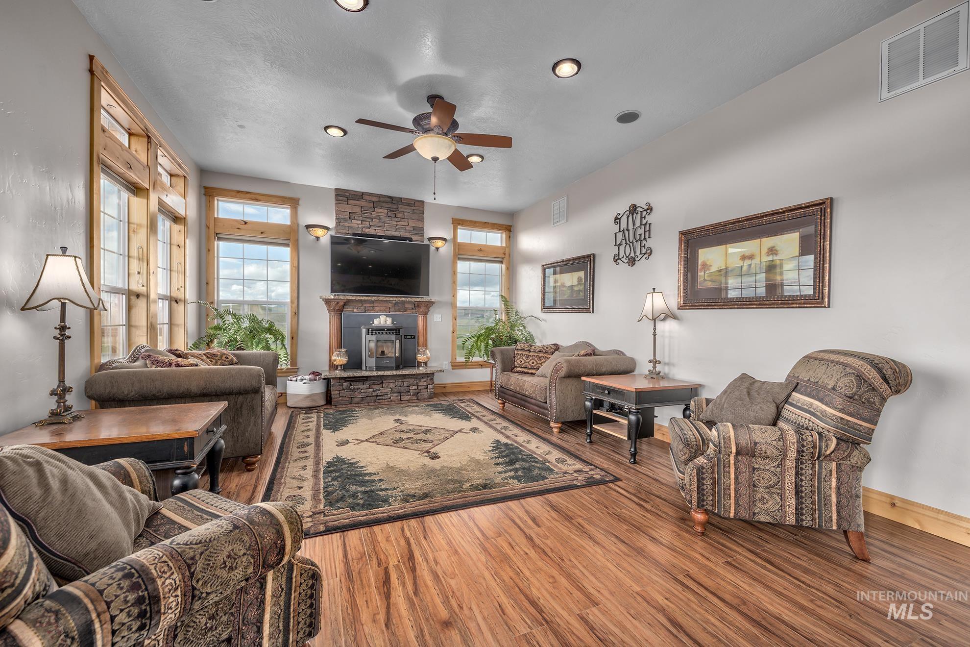 1573 Loafer Lane Property Photo 7