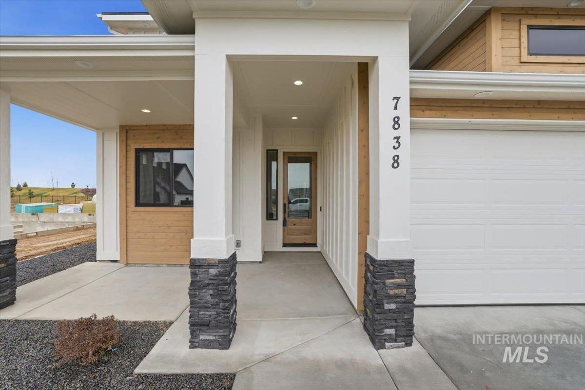 7838 W Flathead Lake St Property Photo 2