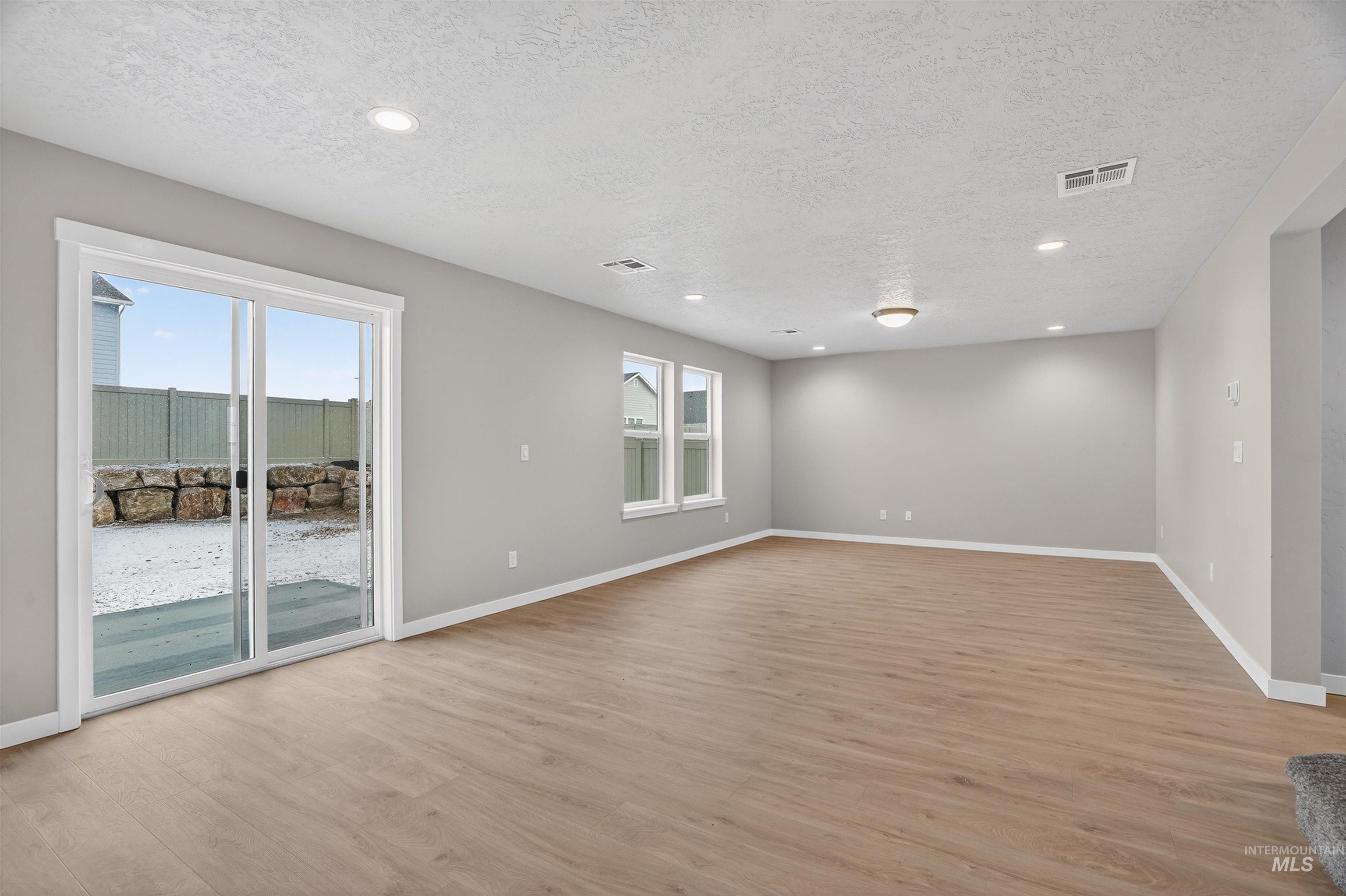 19317 Snowyside Way Property Photo 11