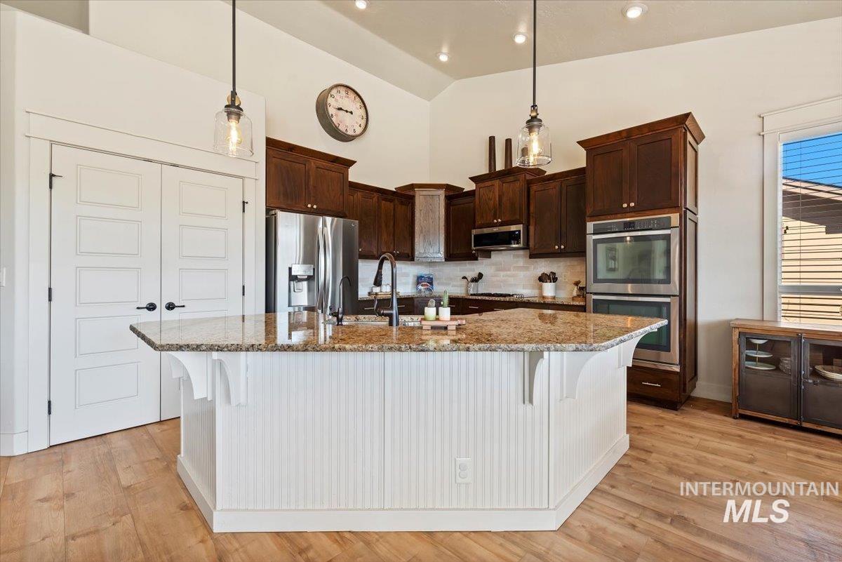 18258 N Goldenridge Property Photo 13
