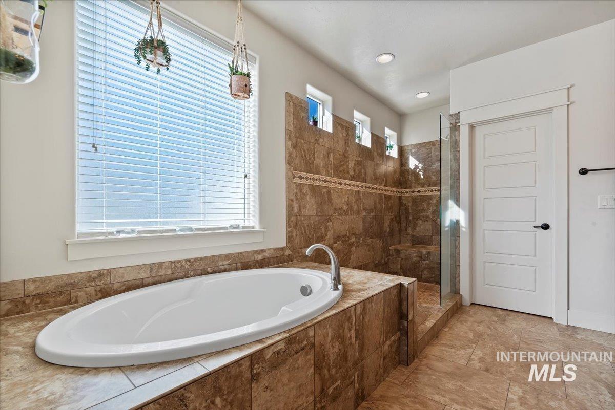18258 N Goldenridge Property Photo 16