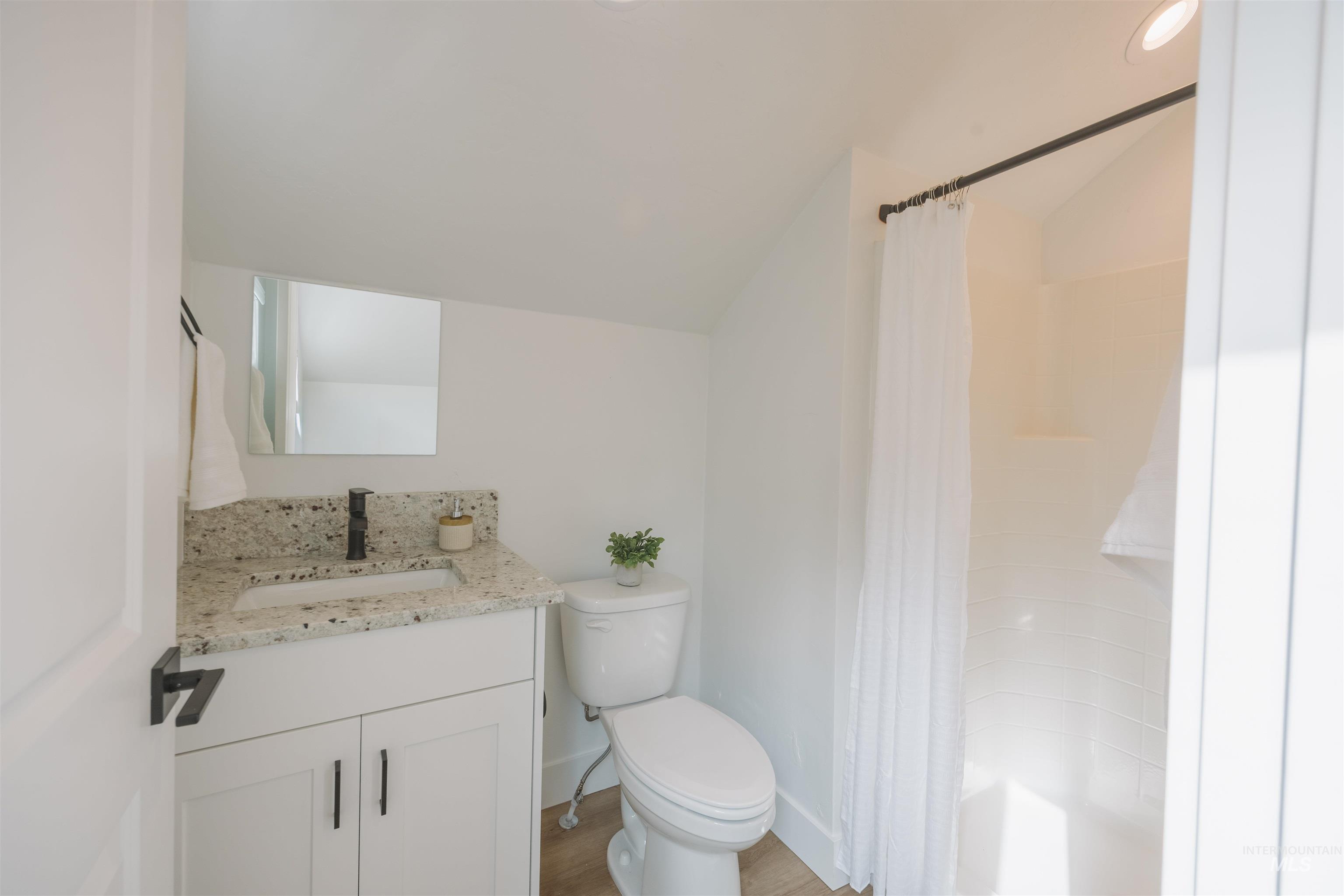3873 Hot Springs Road Property Photo 14