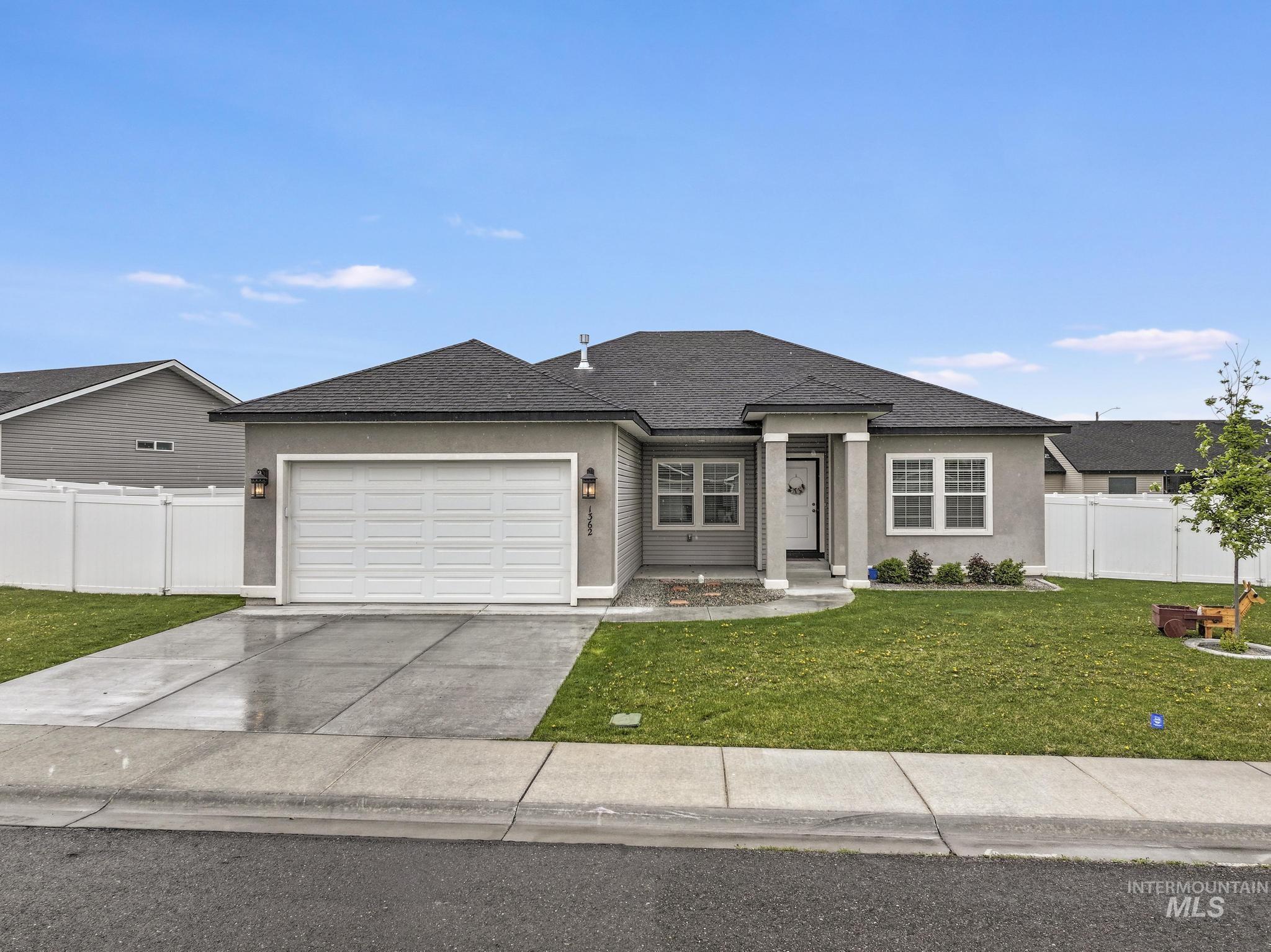 1362 Golden Pheasant Dr Property Photo 1